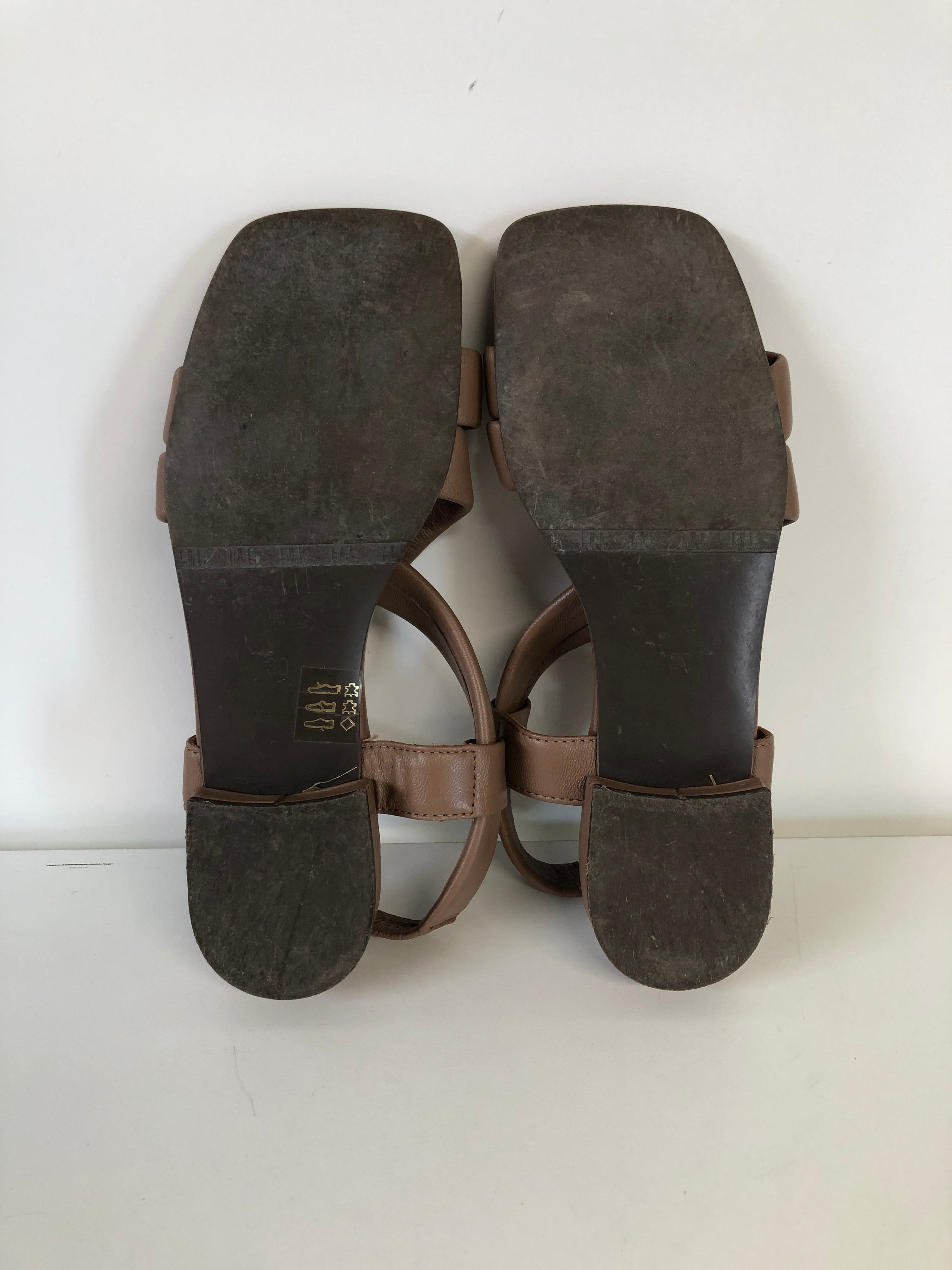 Dame Sandaler