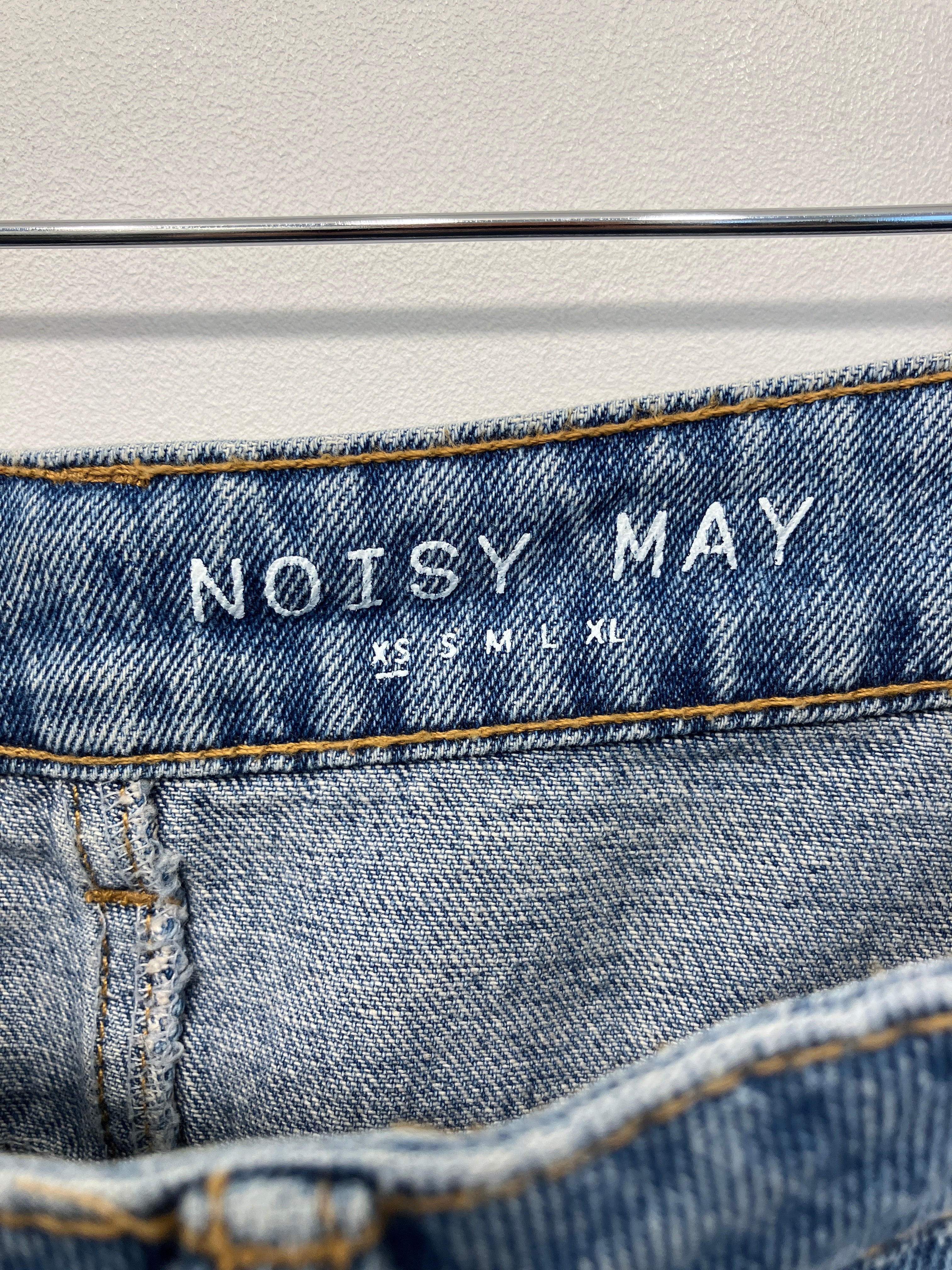 Noisy May Nederdel