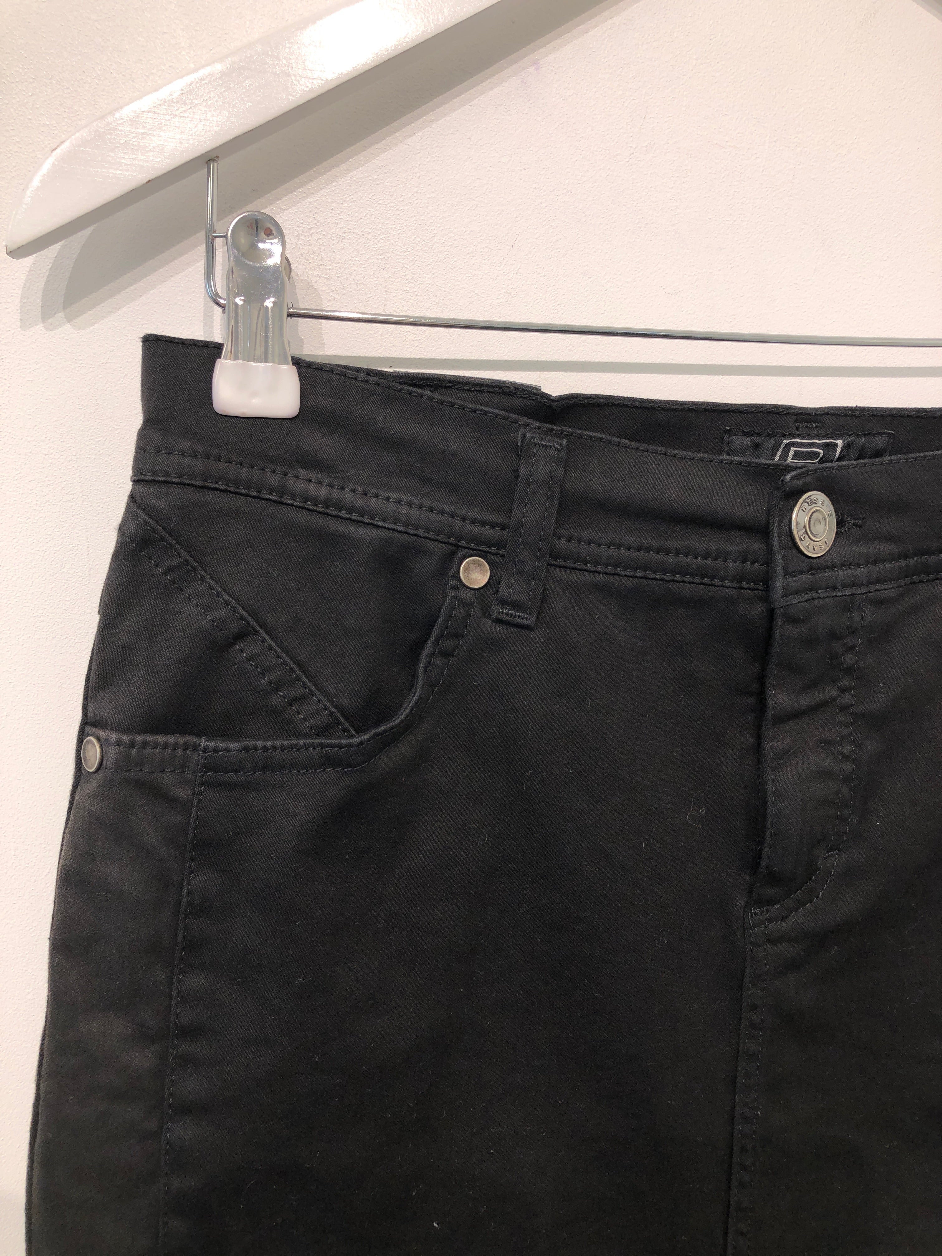 Jeans By Bessie Nederdel