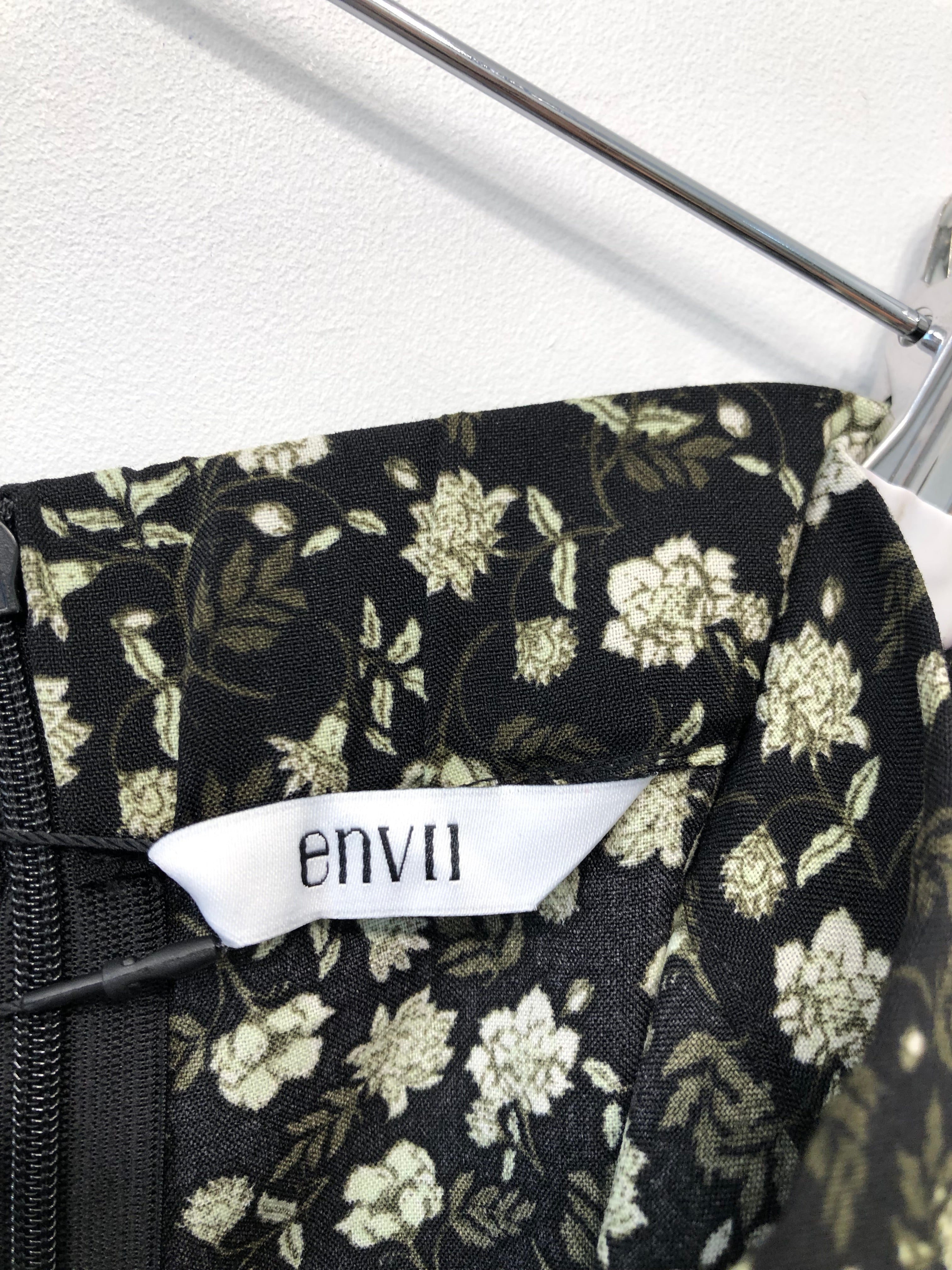 Envii Nederdel