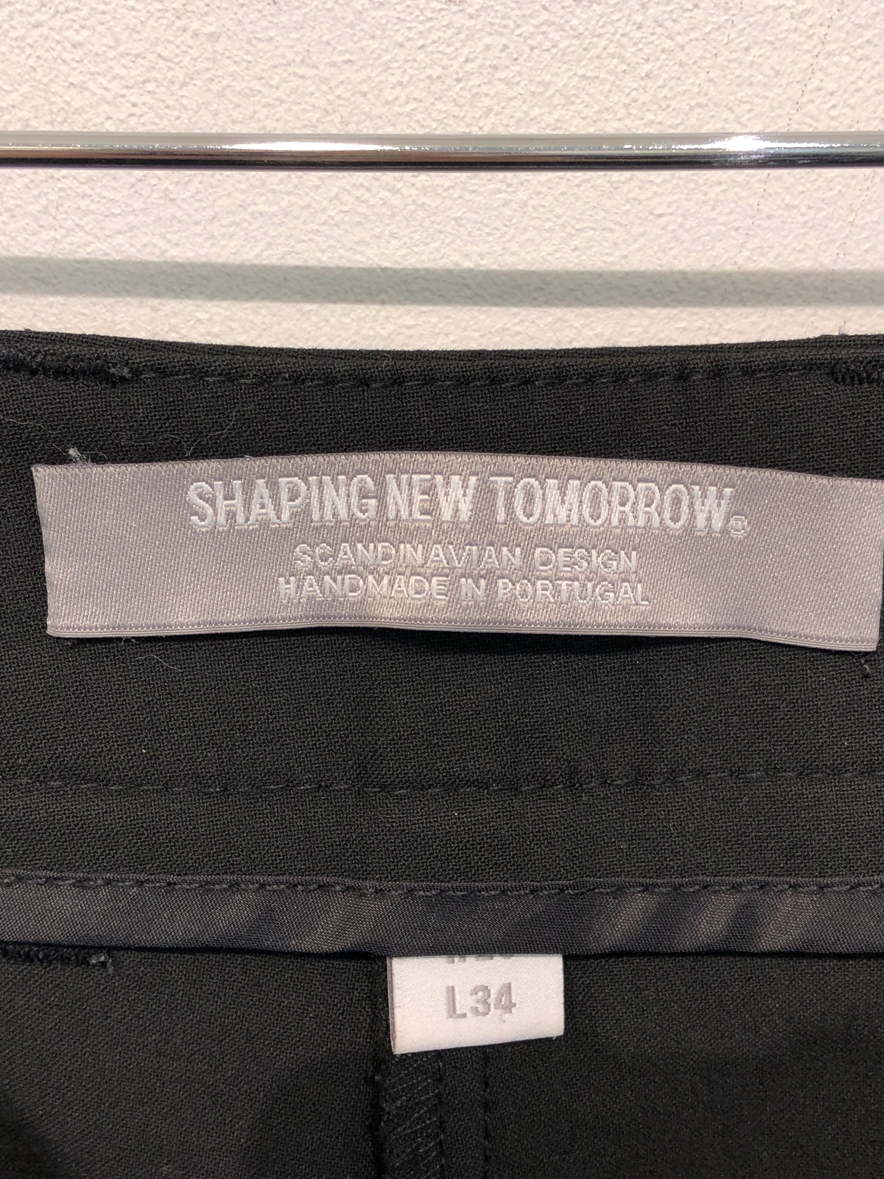 Shaping New Tomorrow Bukser