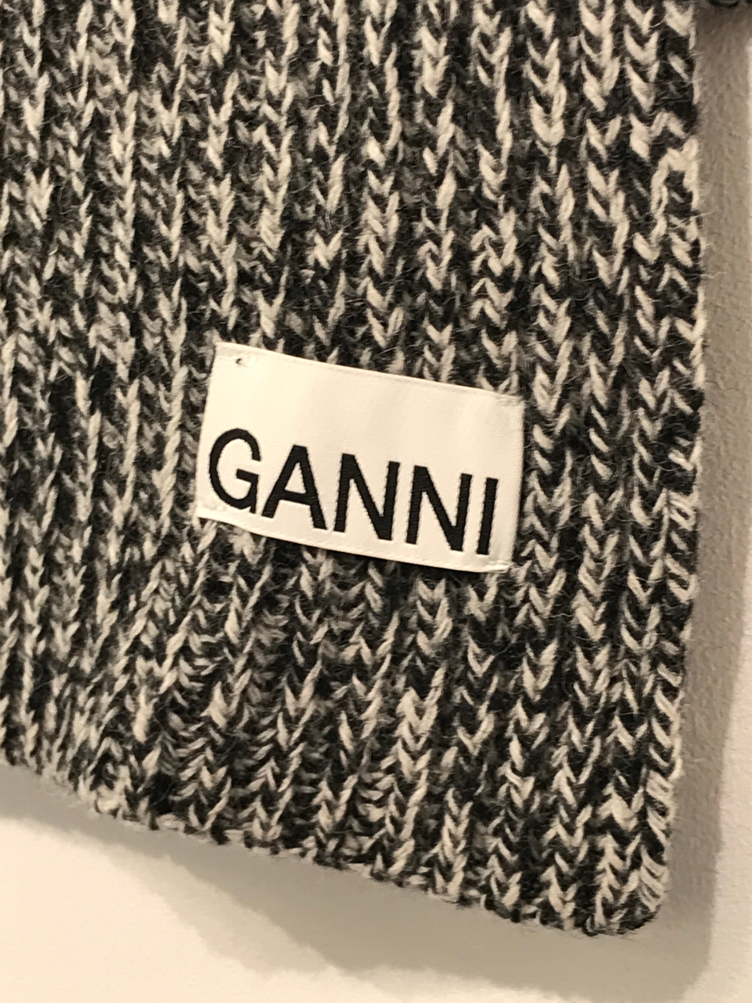 GANNI Strik