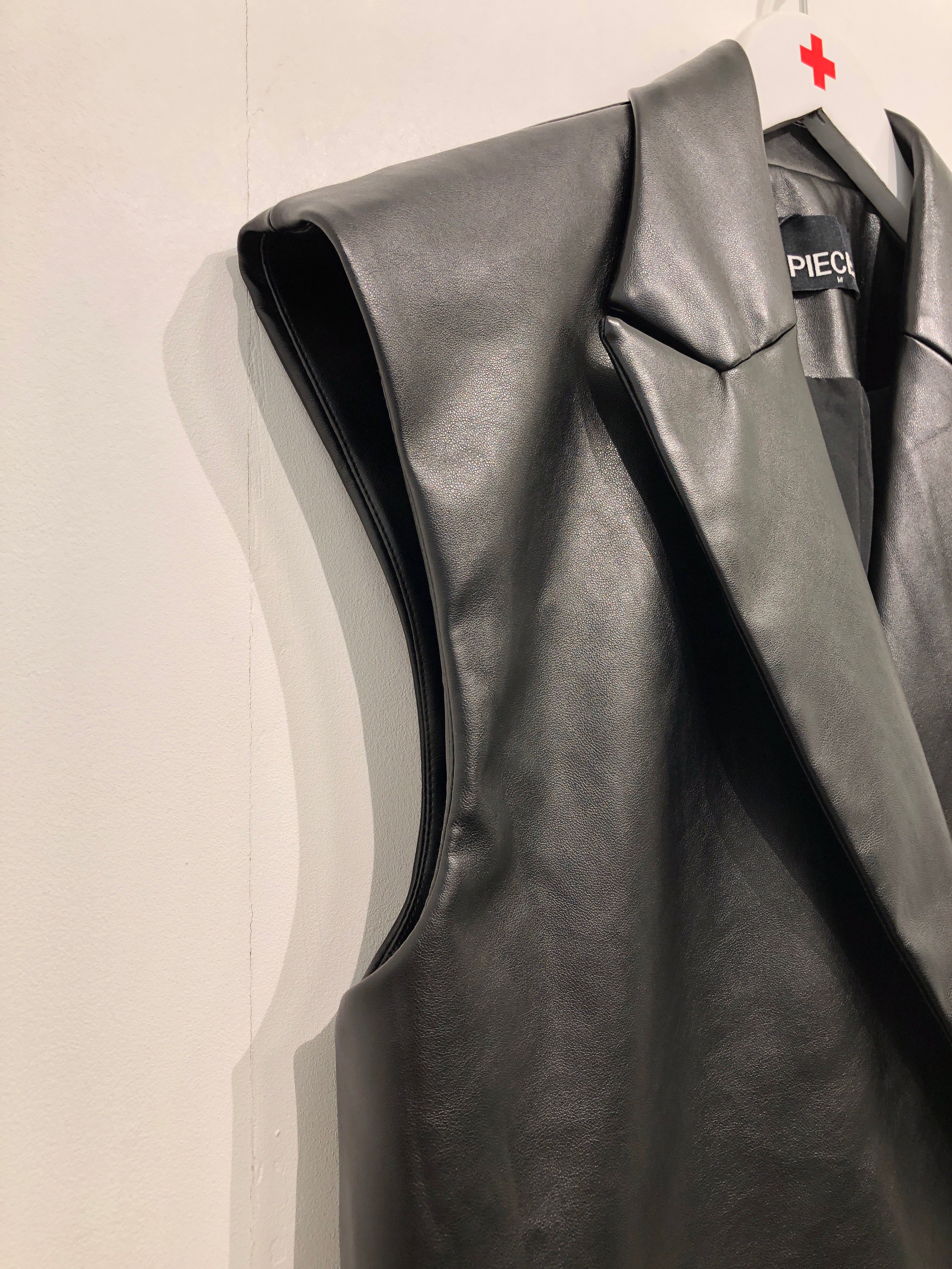 Pieces Vest