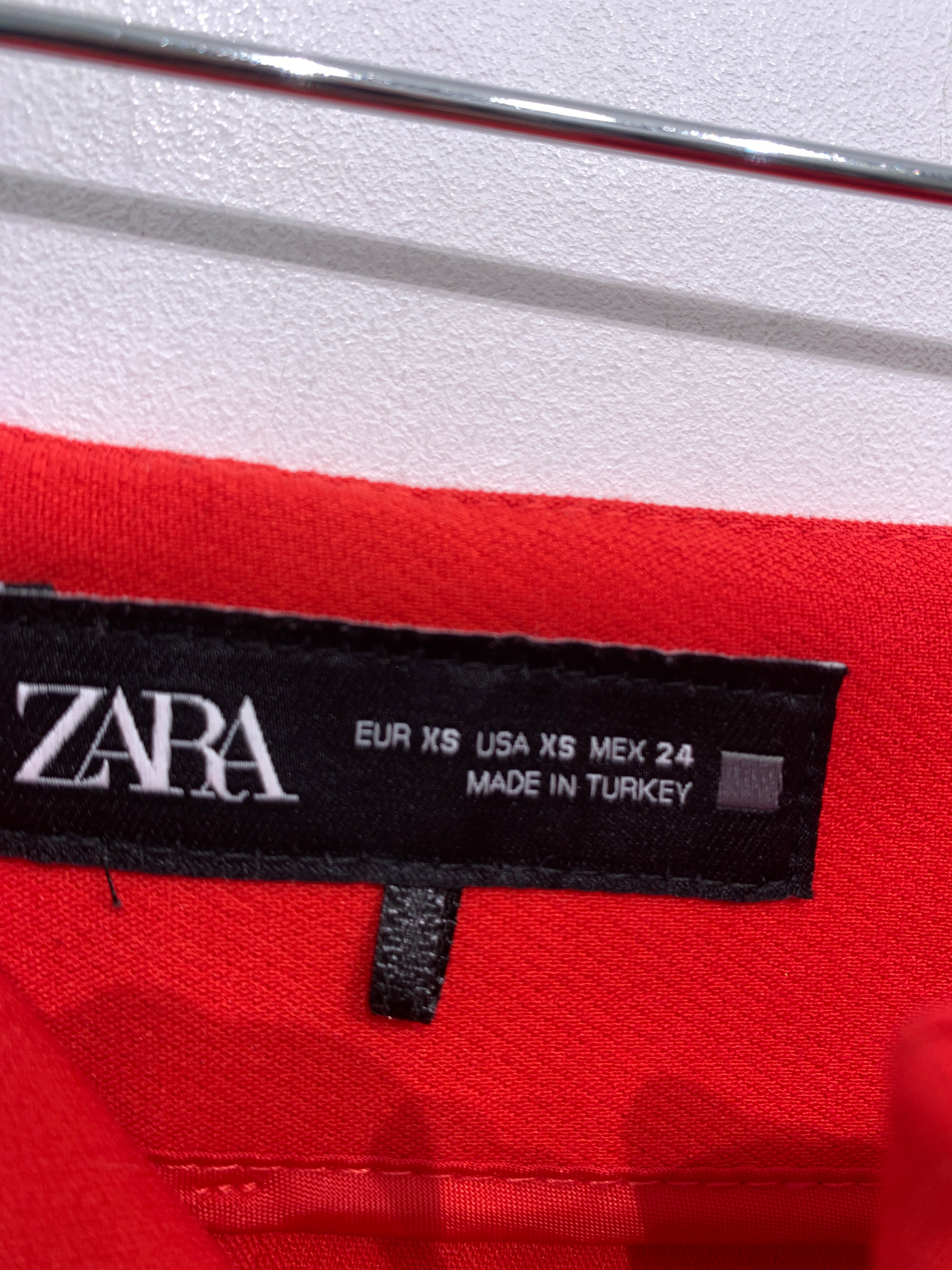 Zara Bukser
