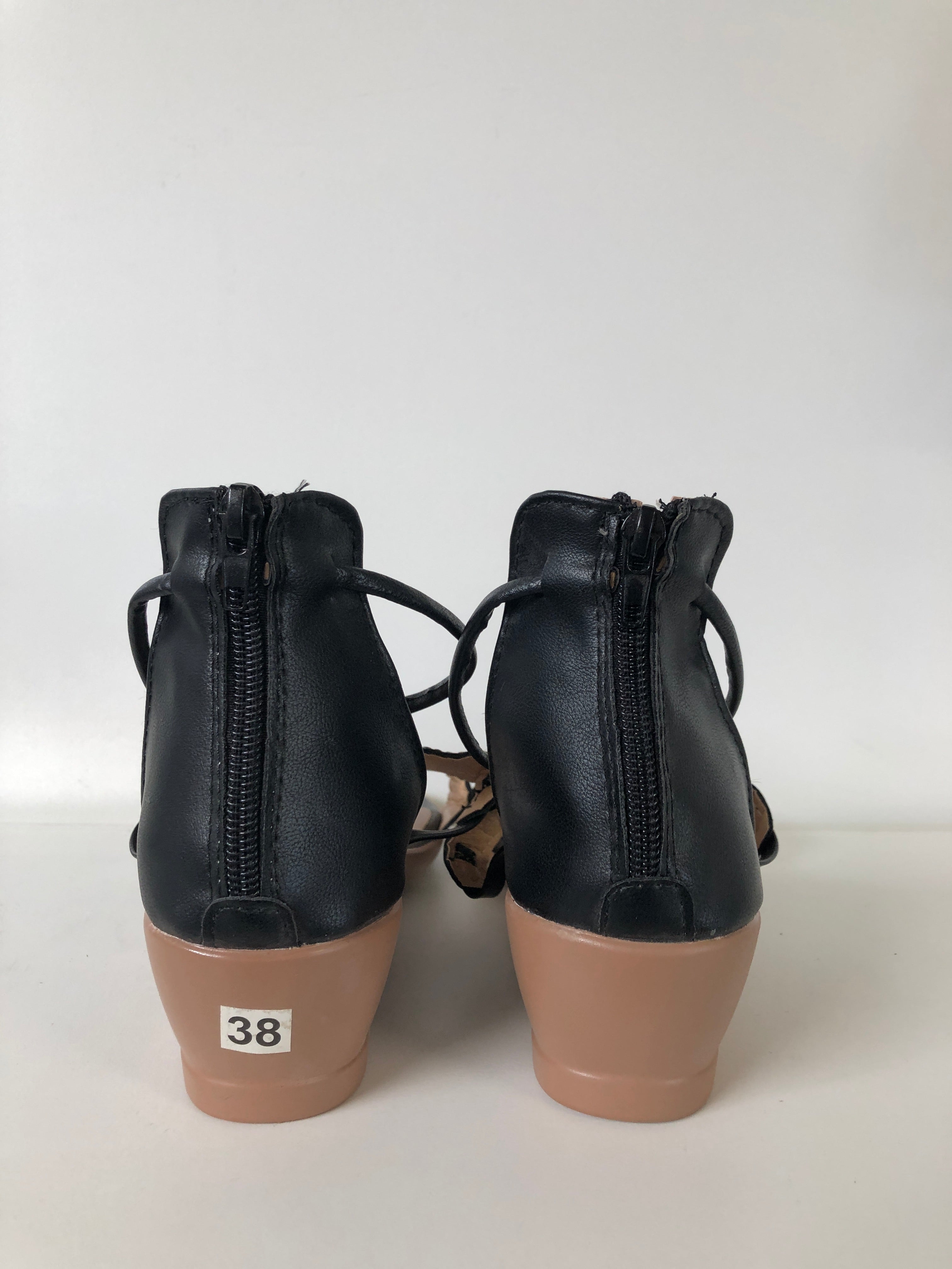 Dame Sandaler