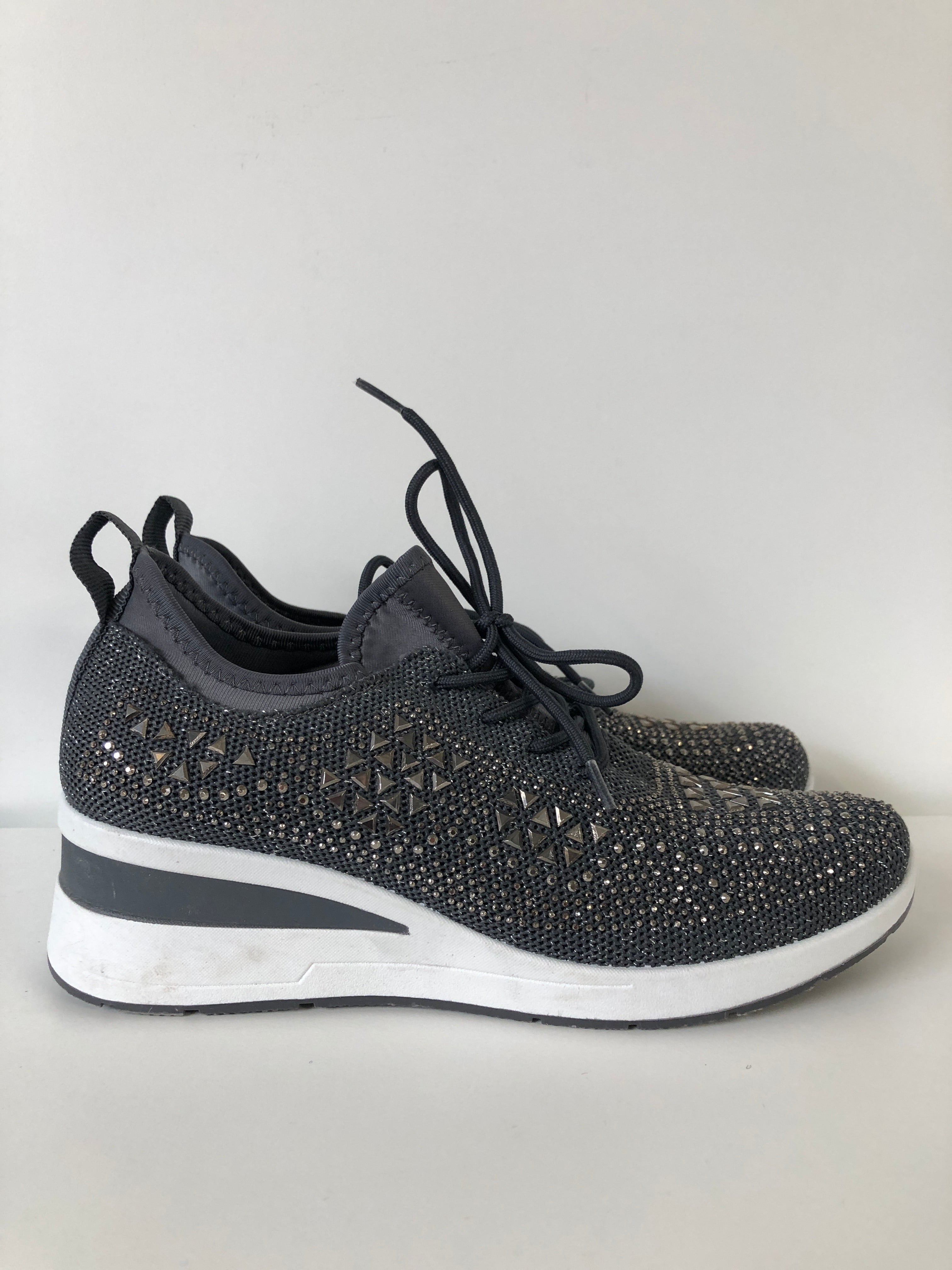 Graceland Sneakers