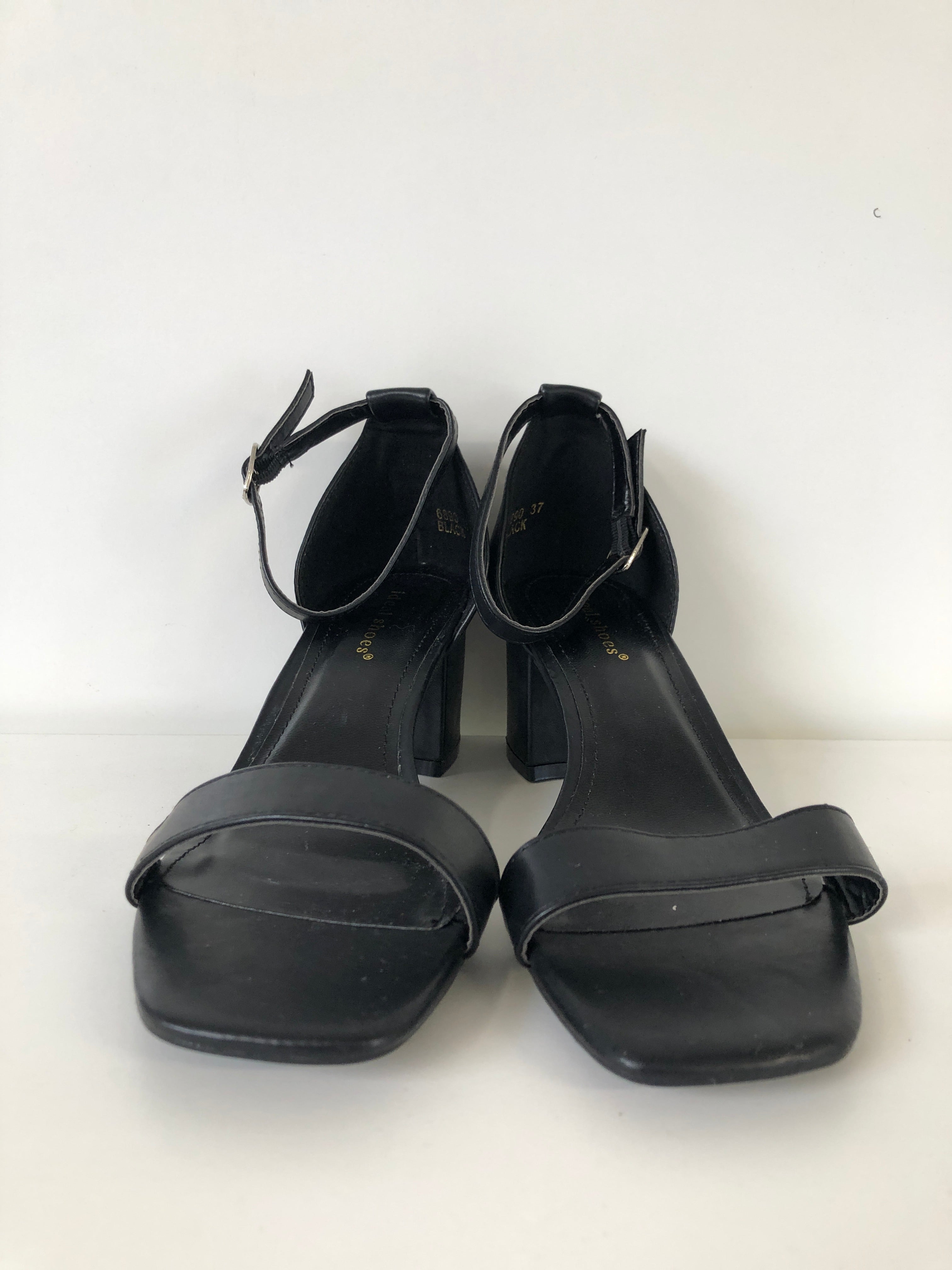 Ideal Shoes Sandaler