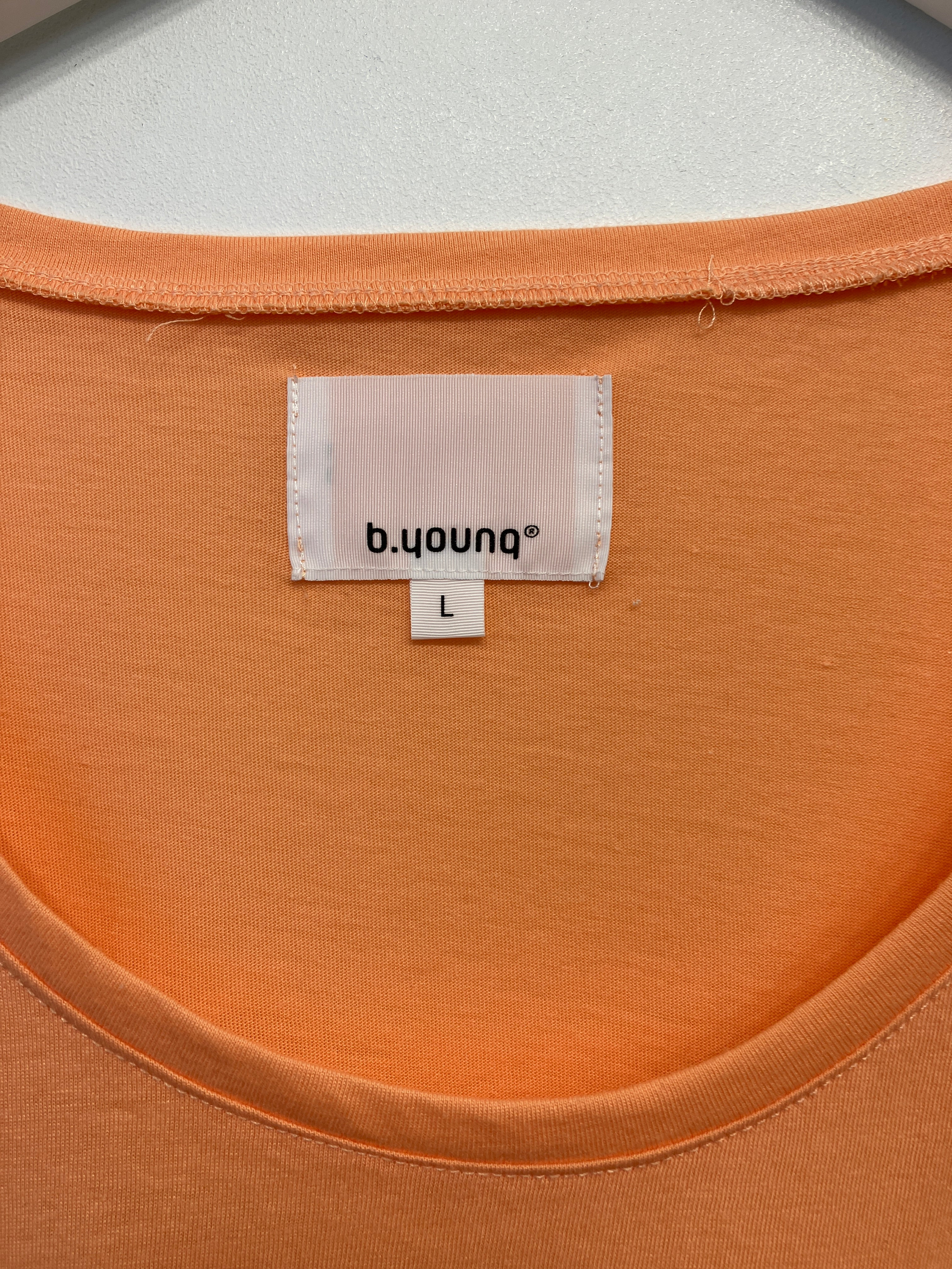B.Young Bluse