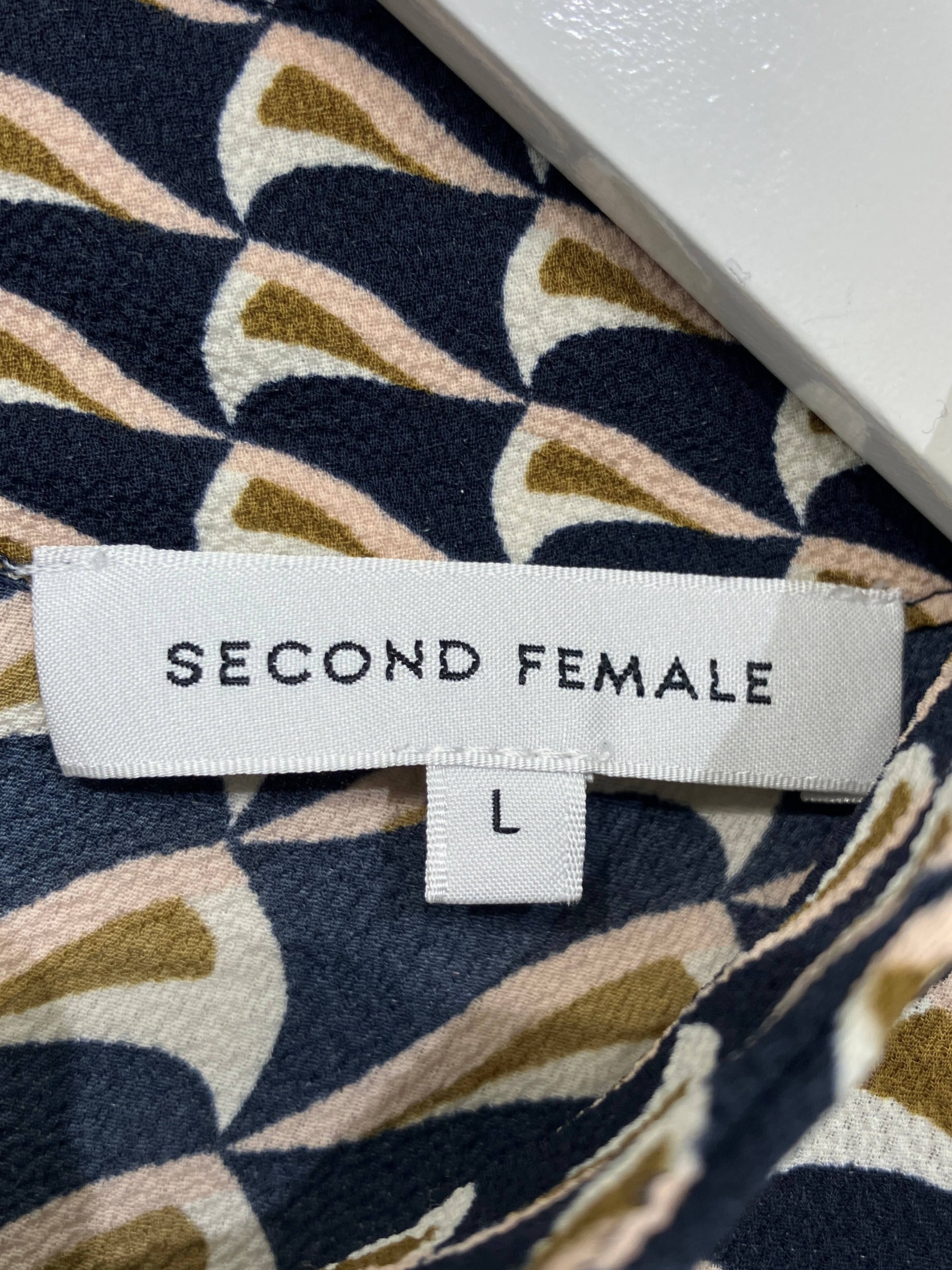 Second Female Bluse