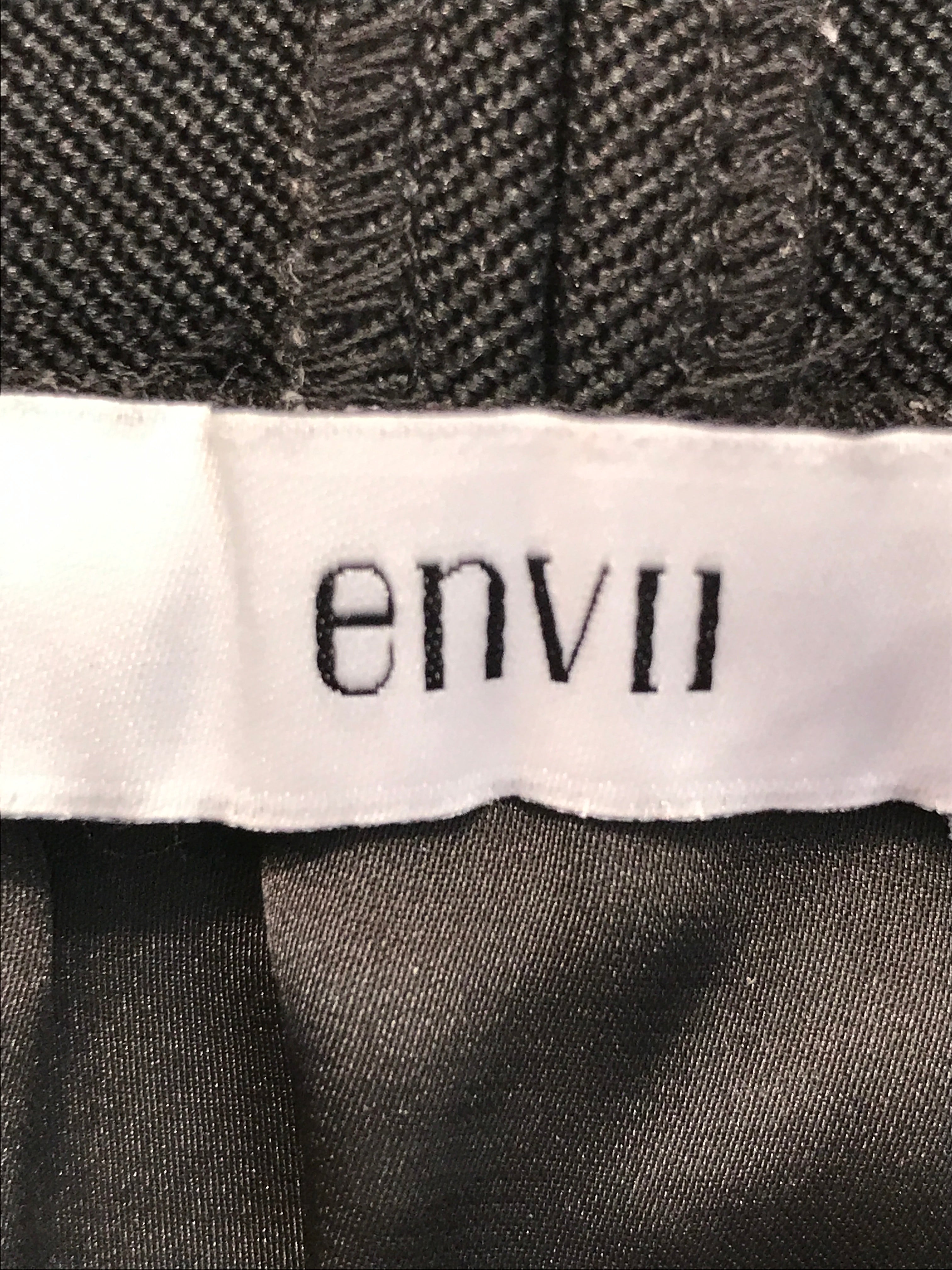 Envii Nederdel