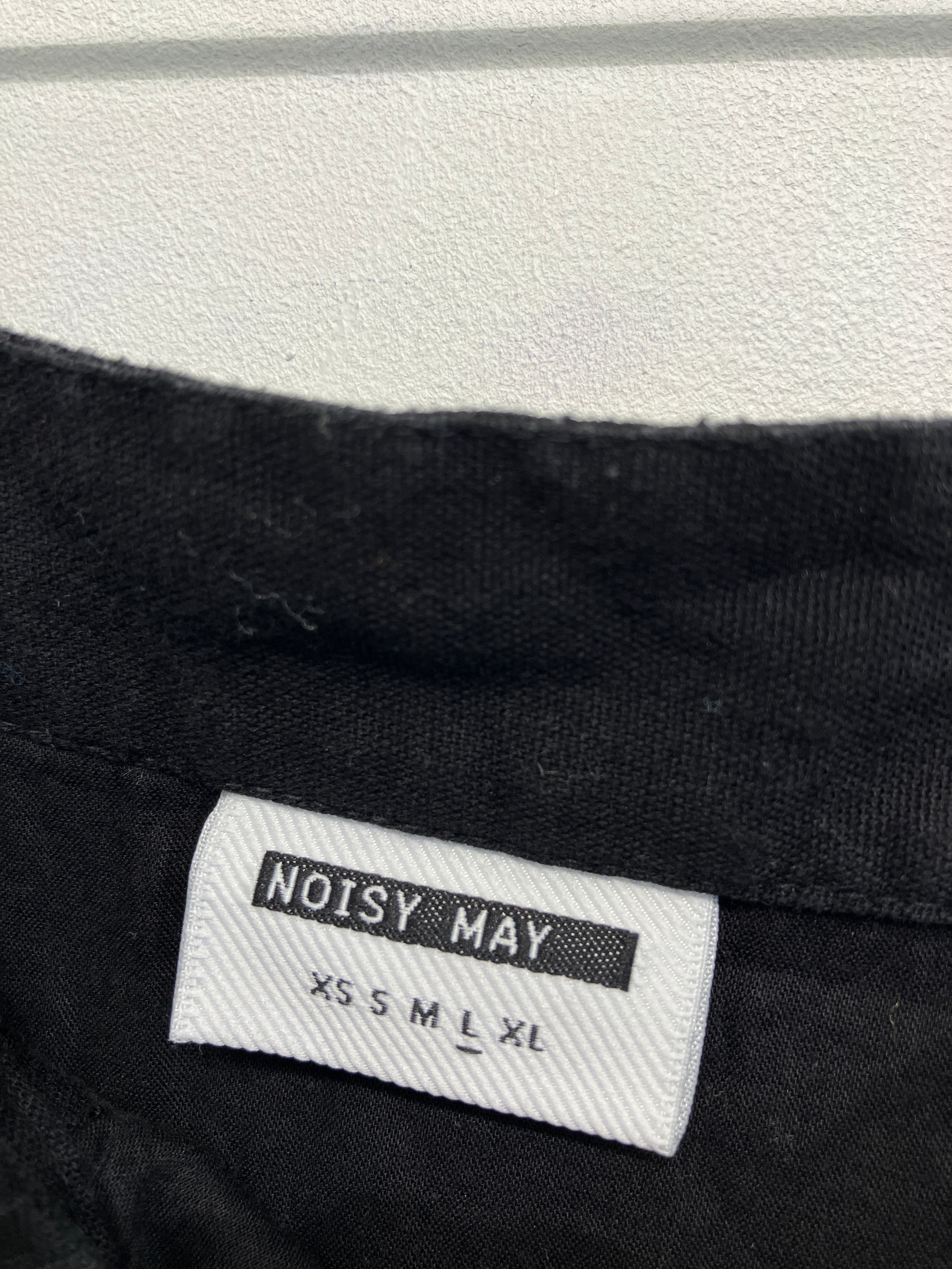 Noisy May Nederdel