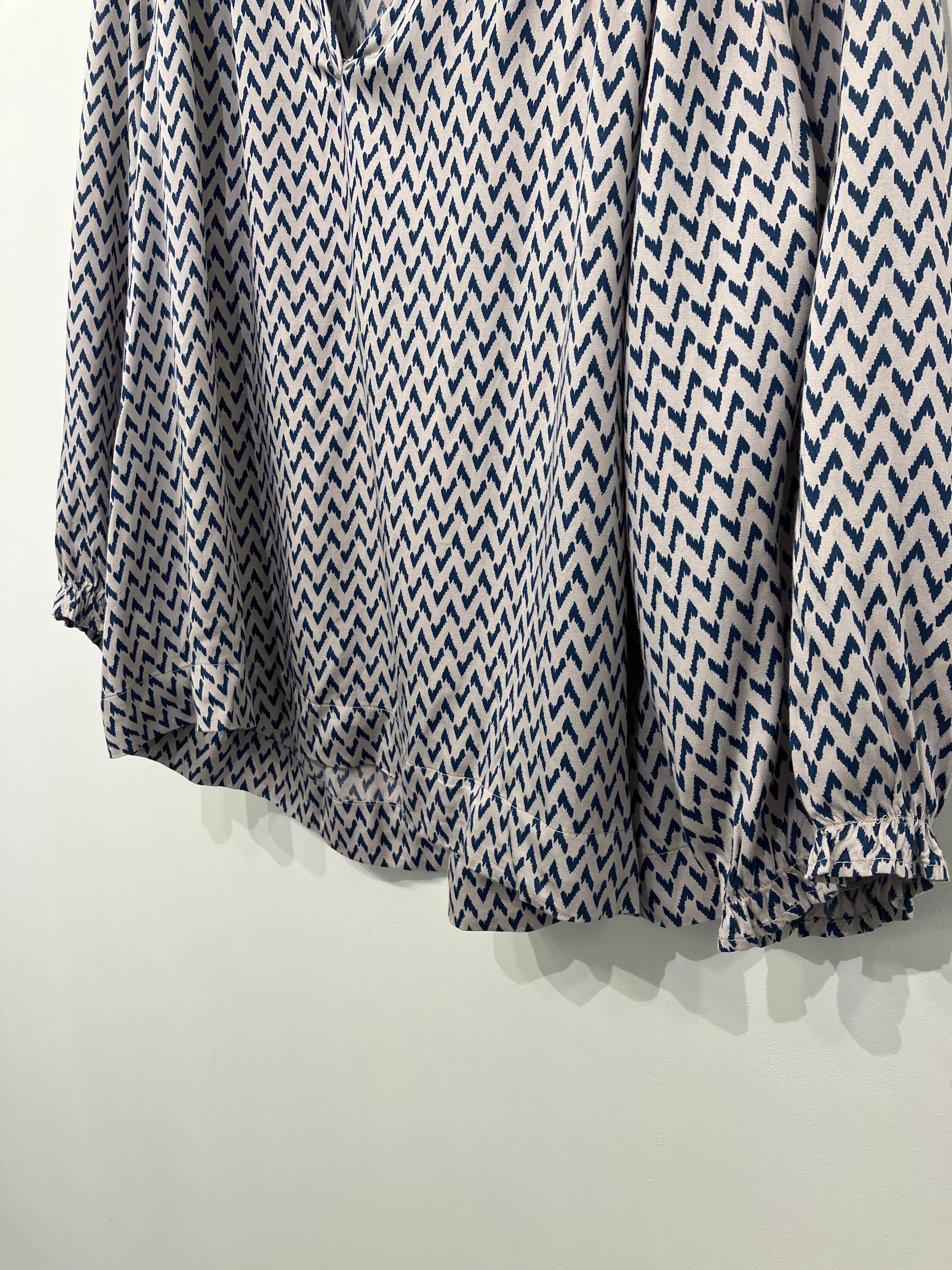 Neo Noir Bluse