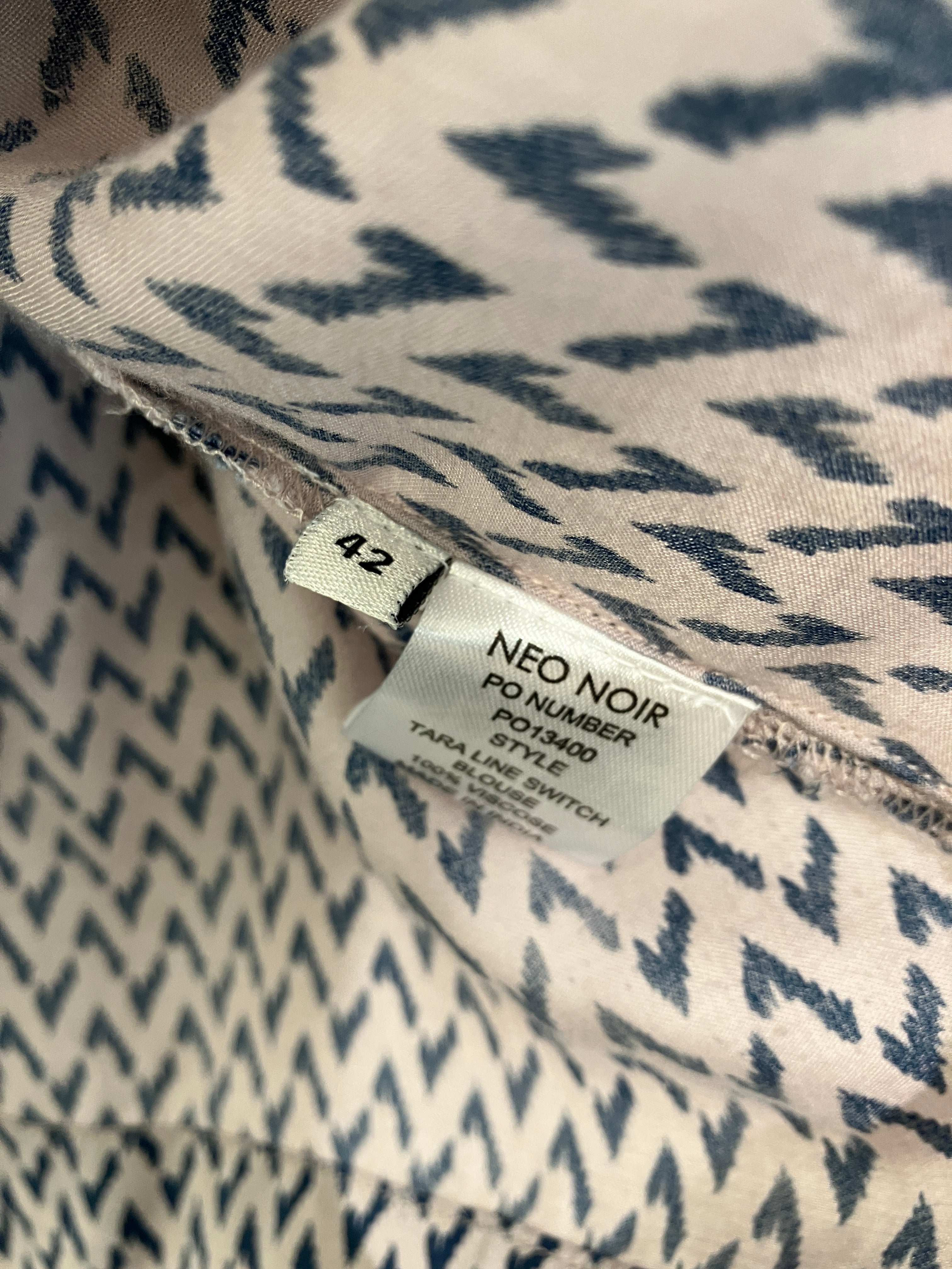 Neo Noir Bluse