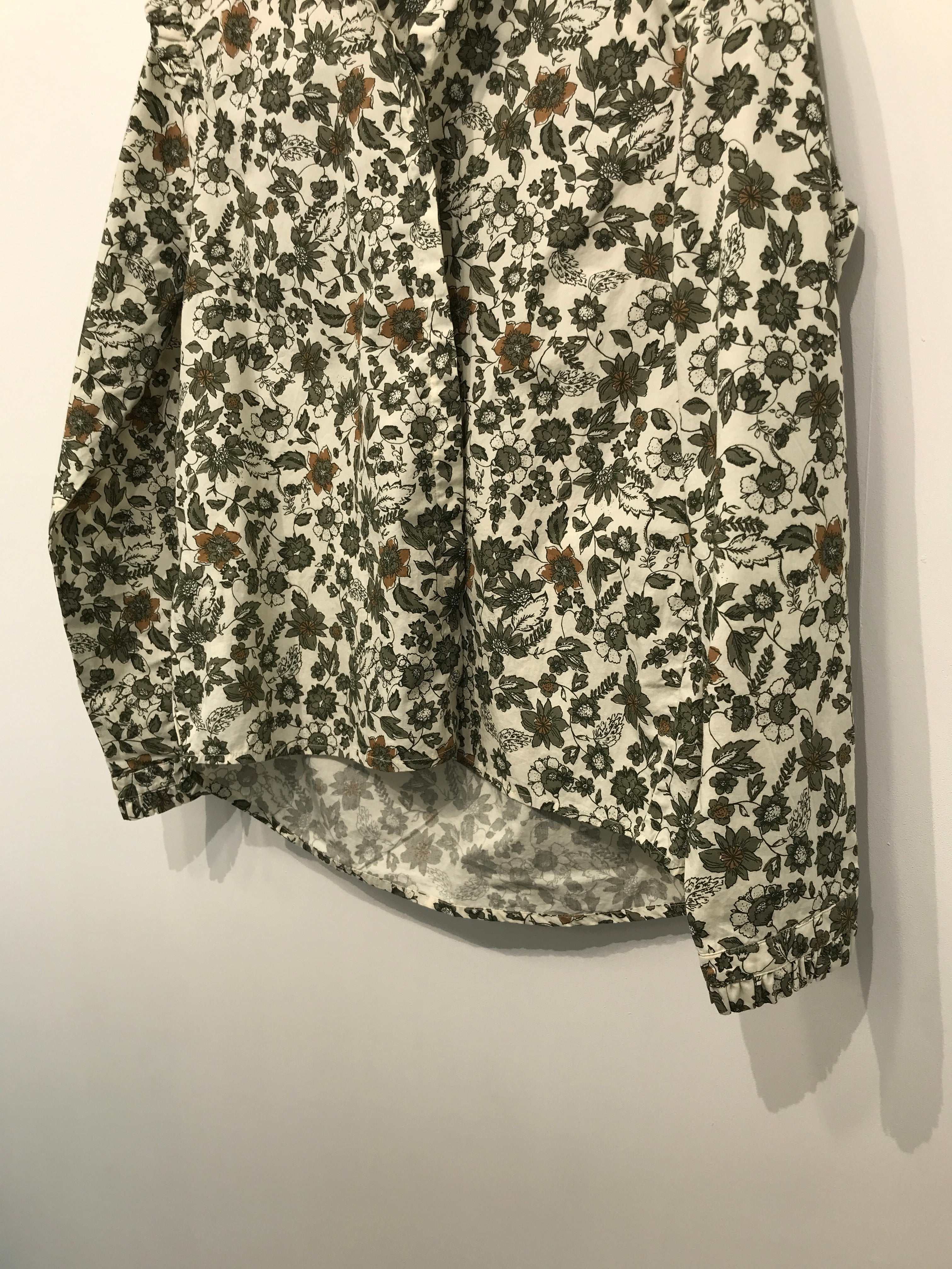 B.Young Bluse
