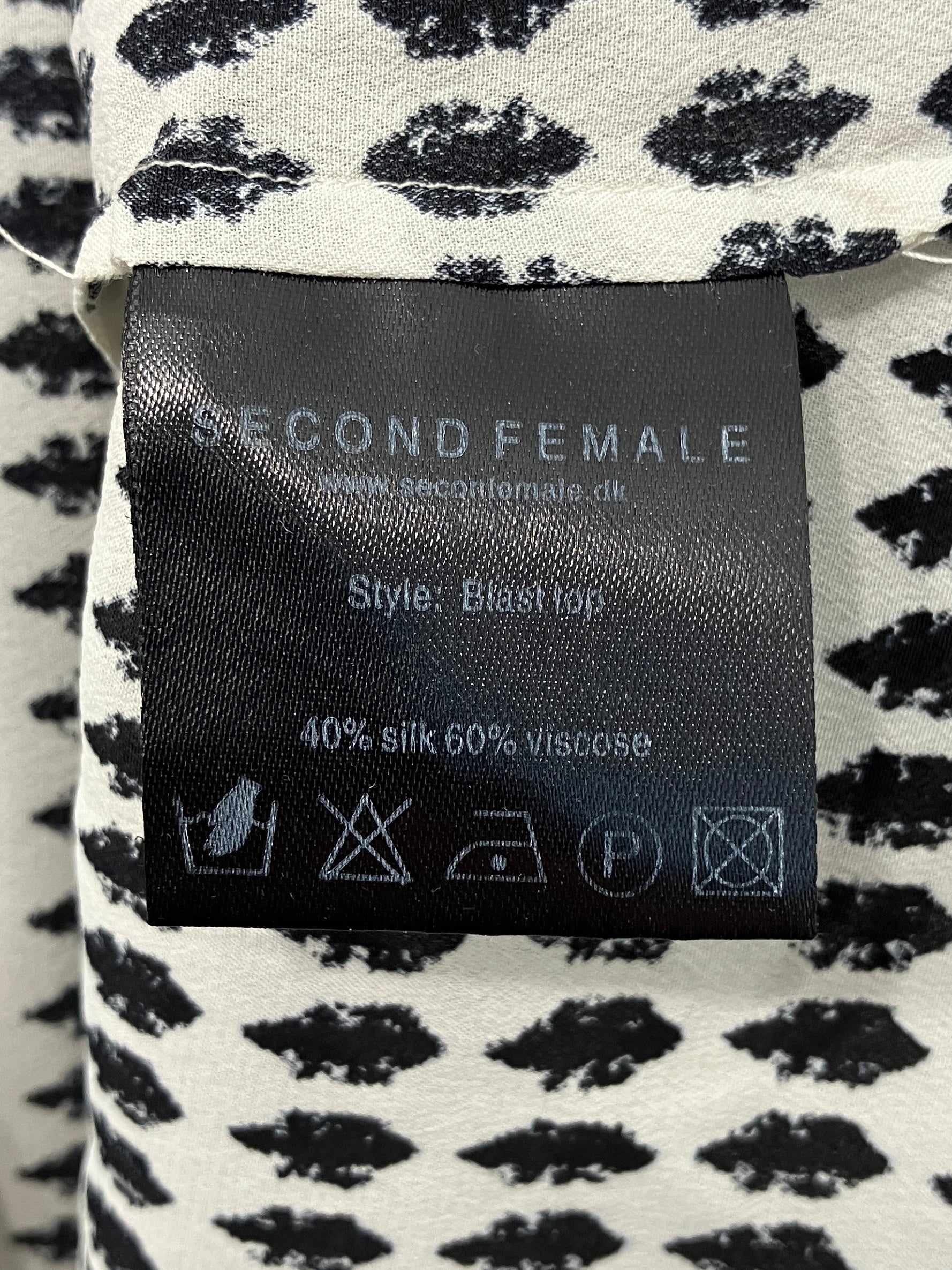 Second Female Bluse