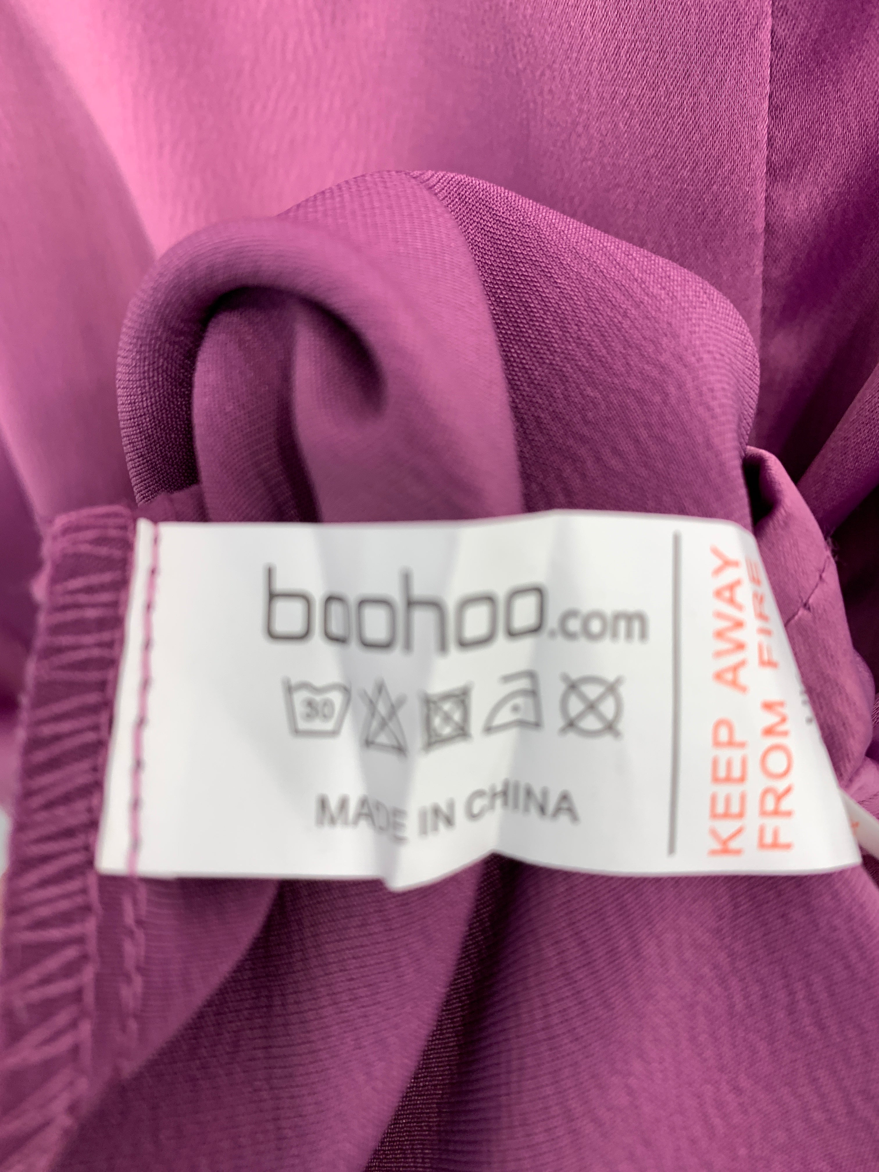 Boohoo kjole