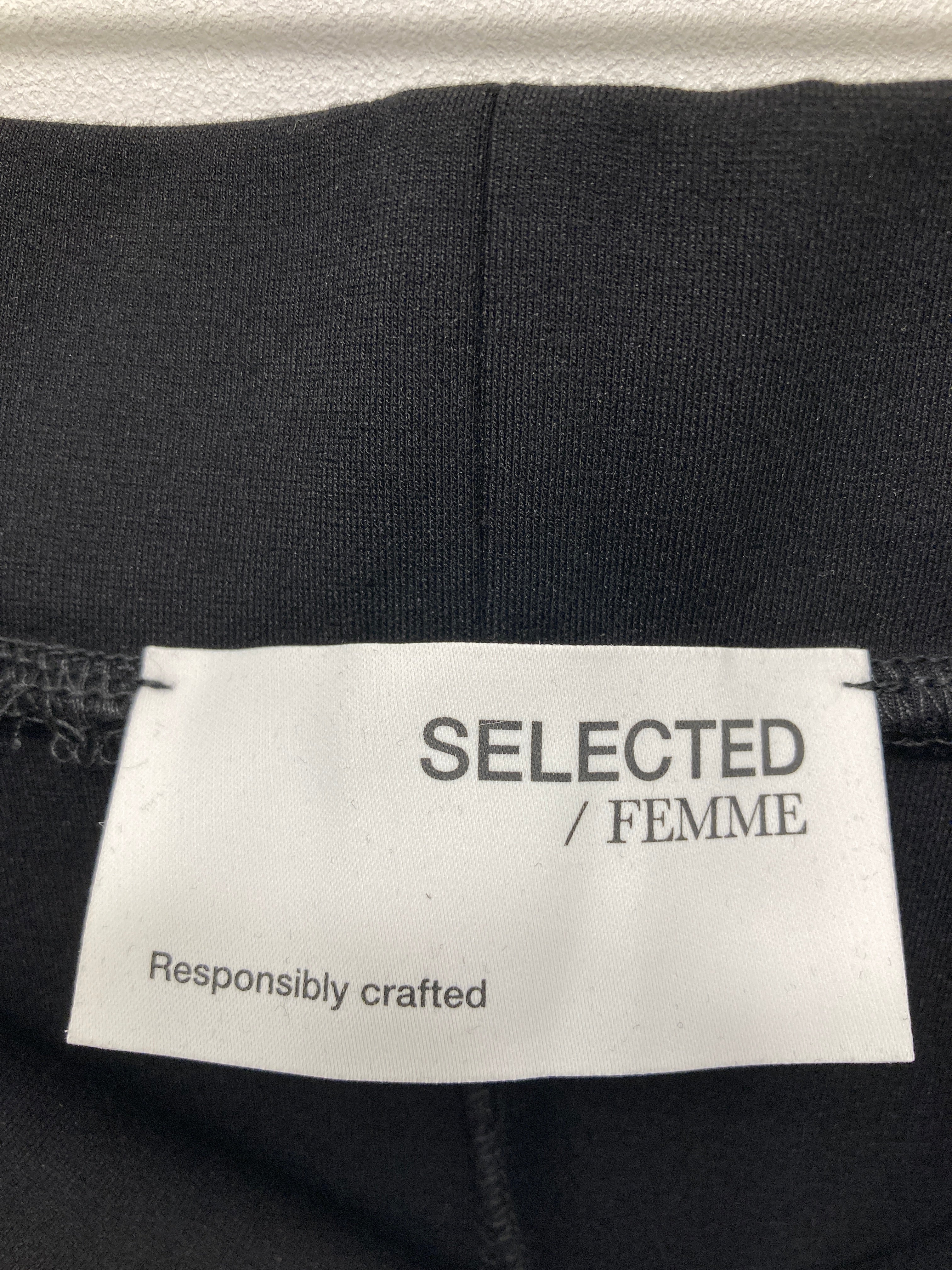 Selected Nederdel