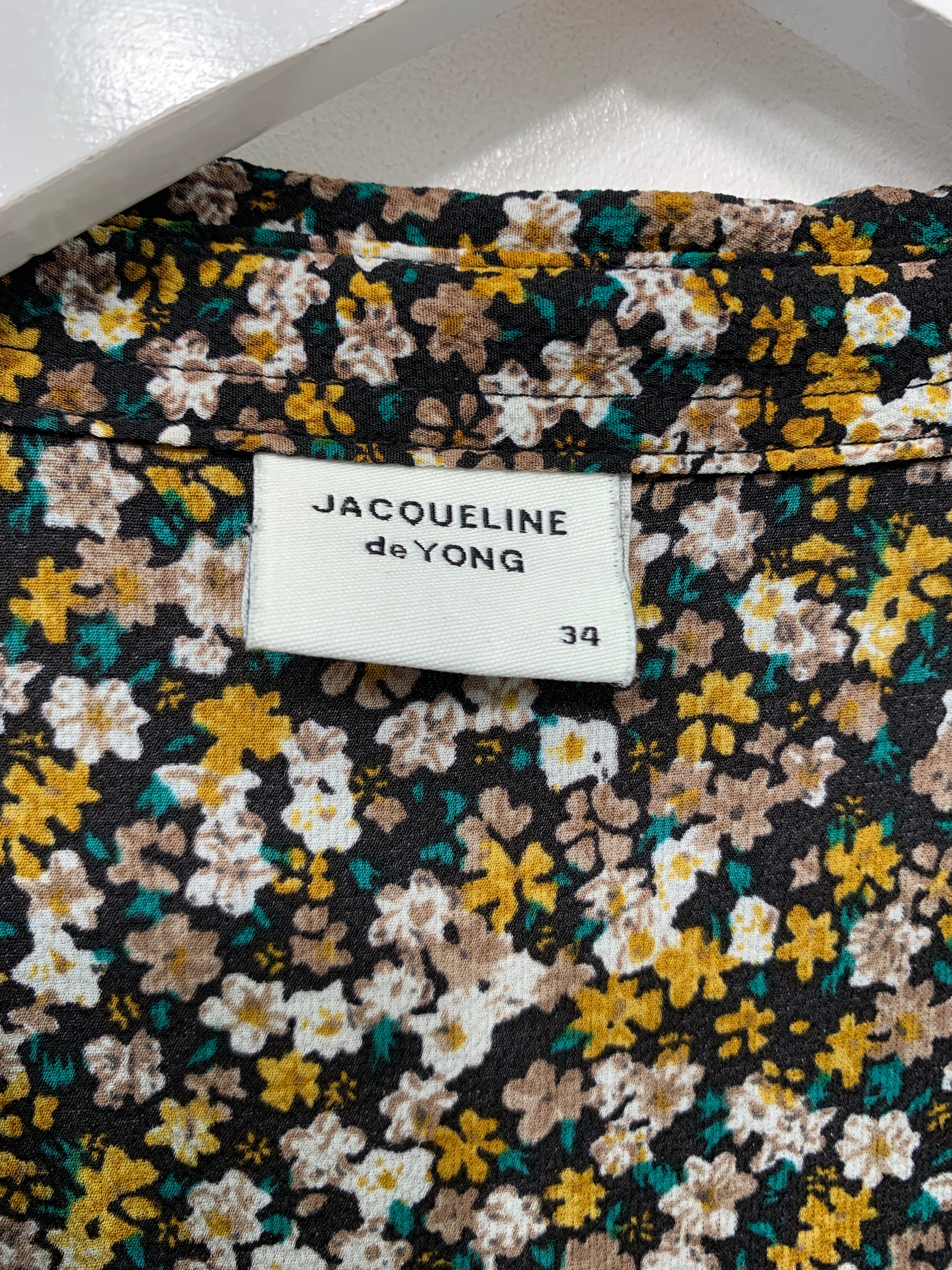 Jacquline De Yong Kjole