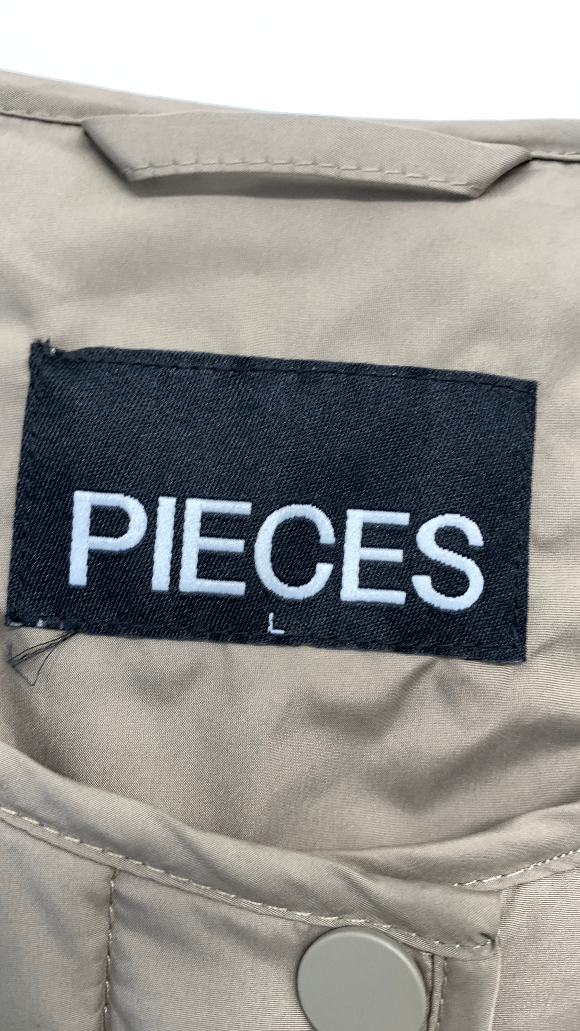 Pieces Vest