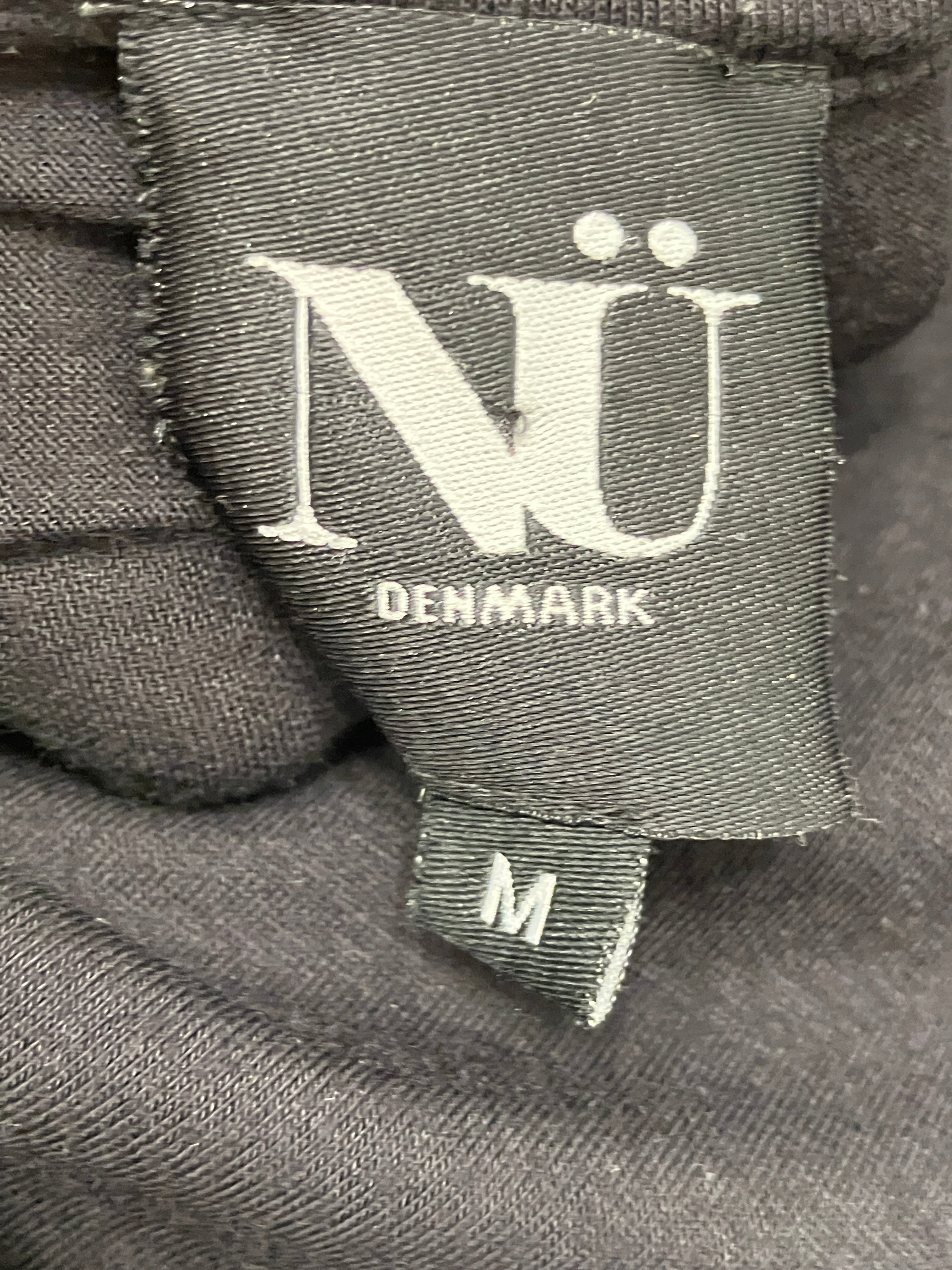 Nû Bluse