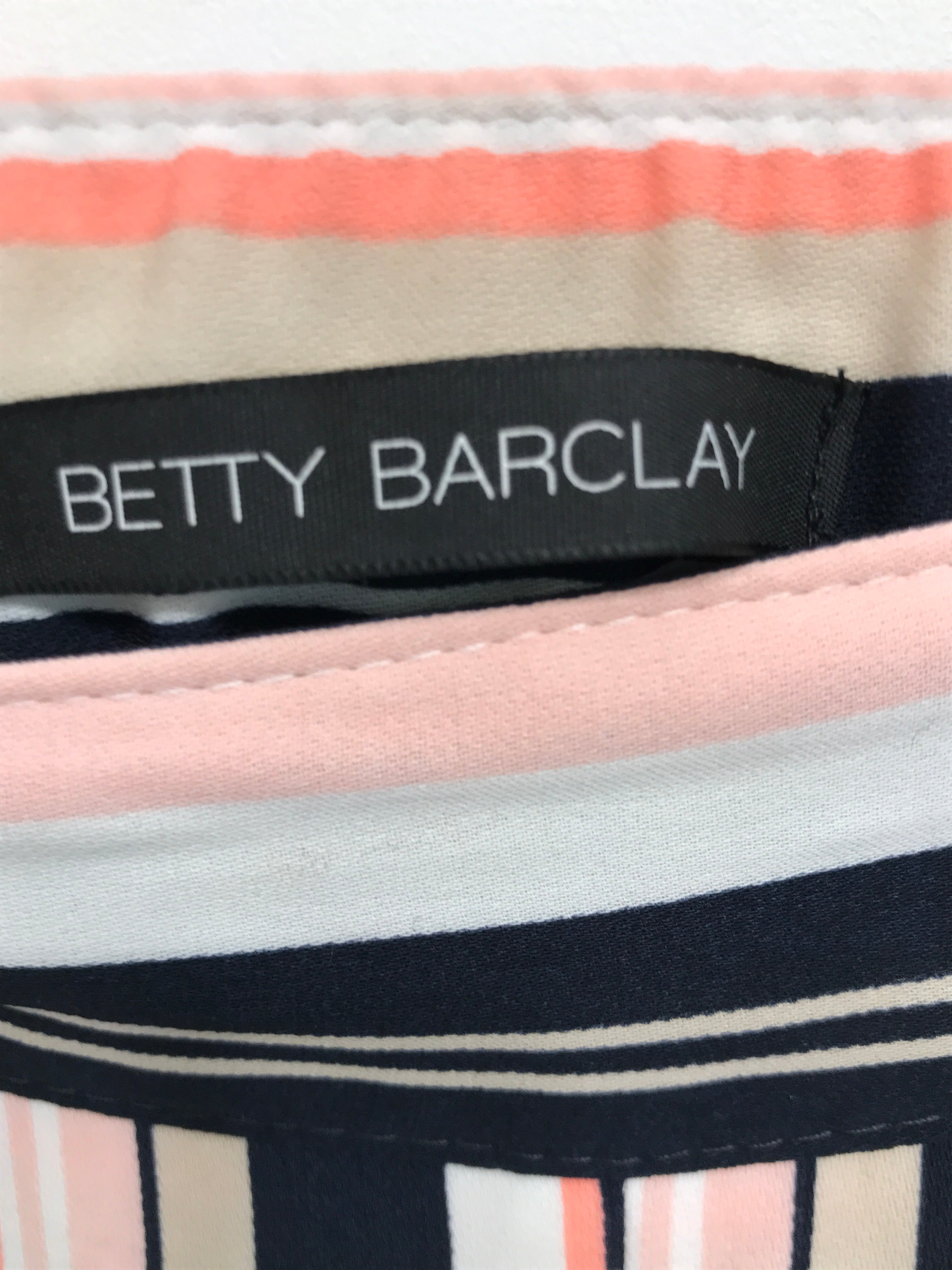 Betty Barclay Bukser
