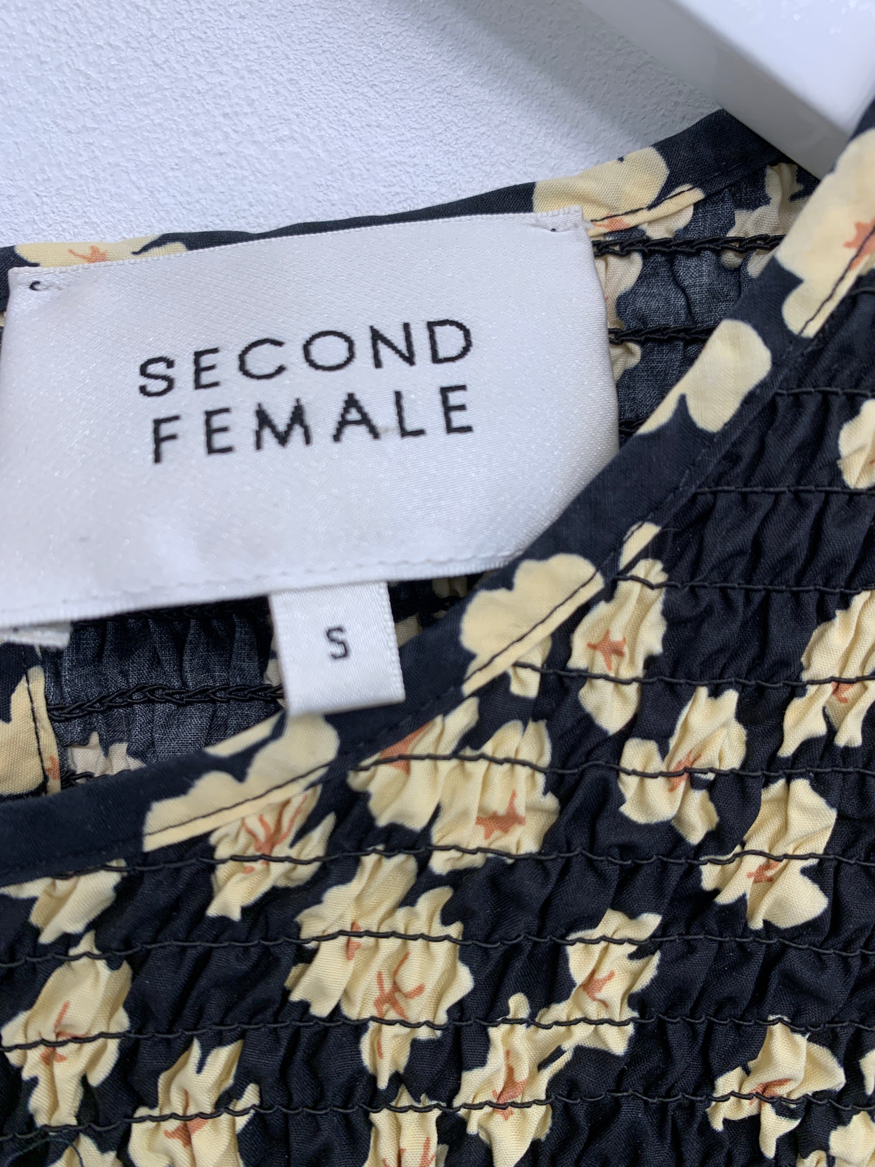 Second Female Bluse