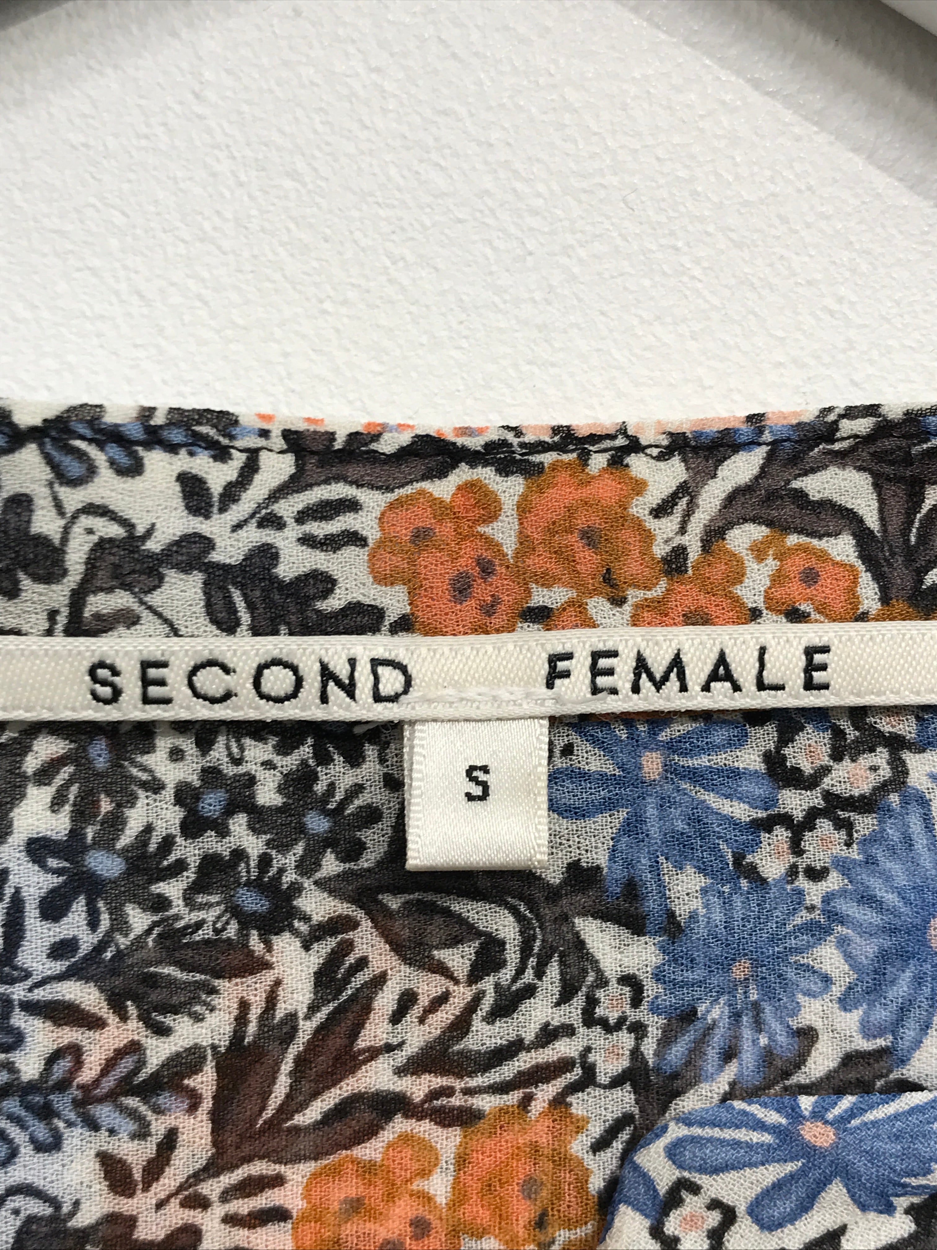 Second Female Bluse