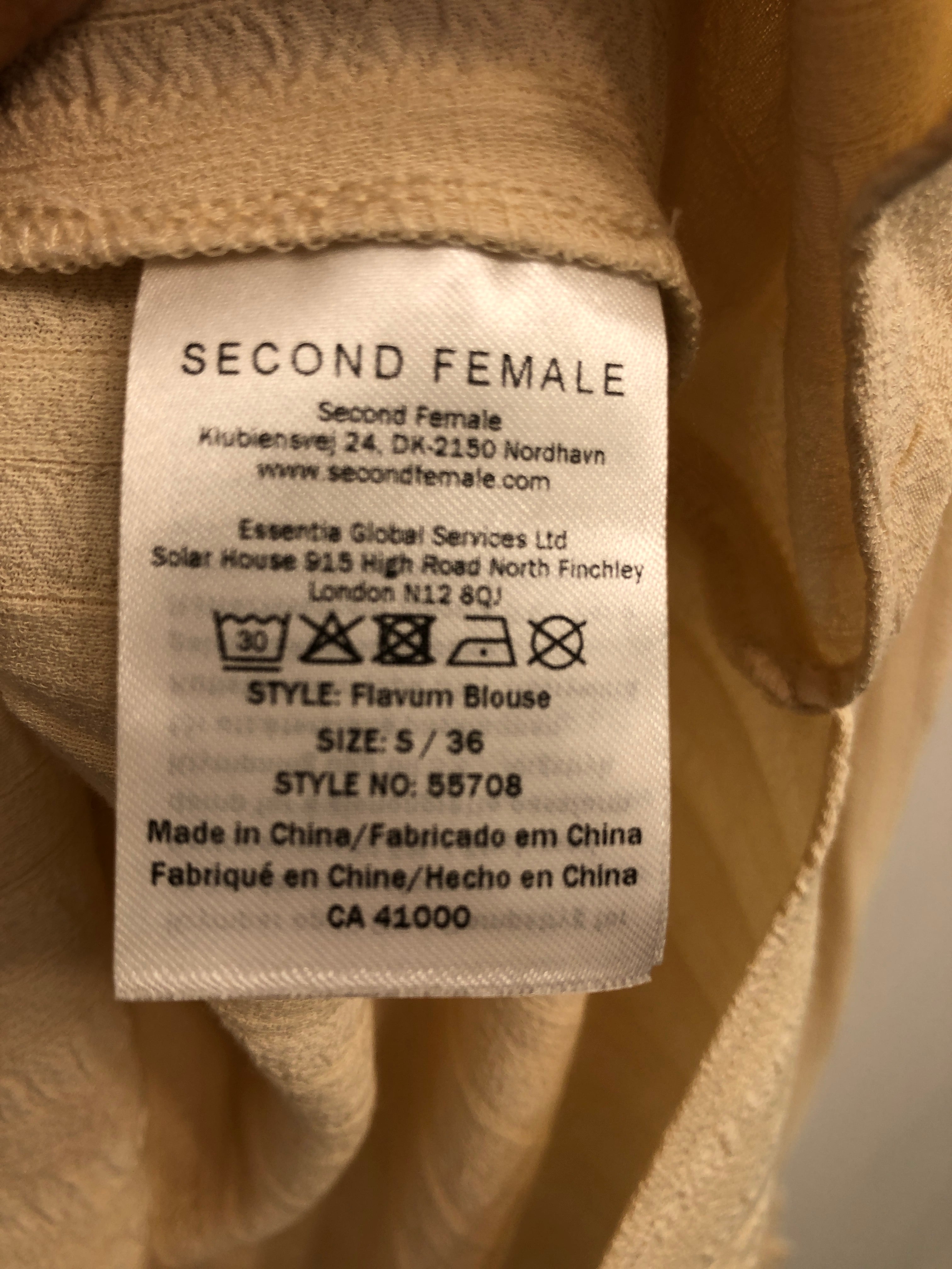 Second Female Bluse