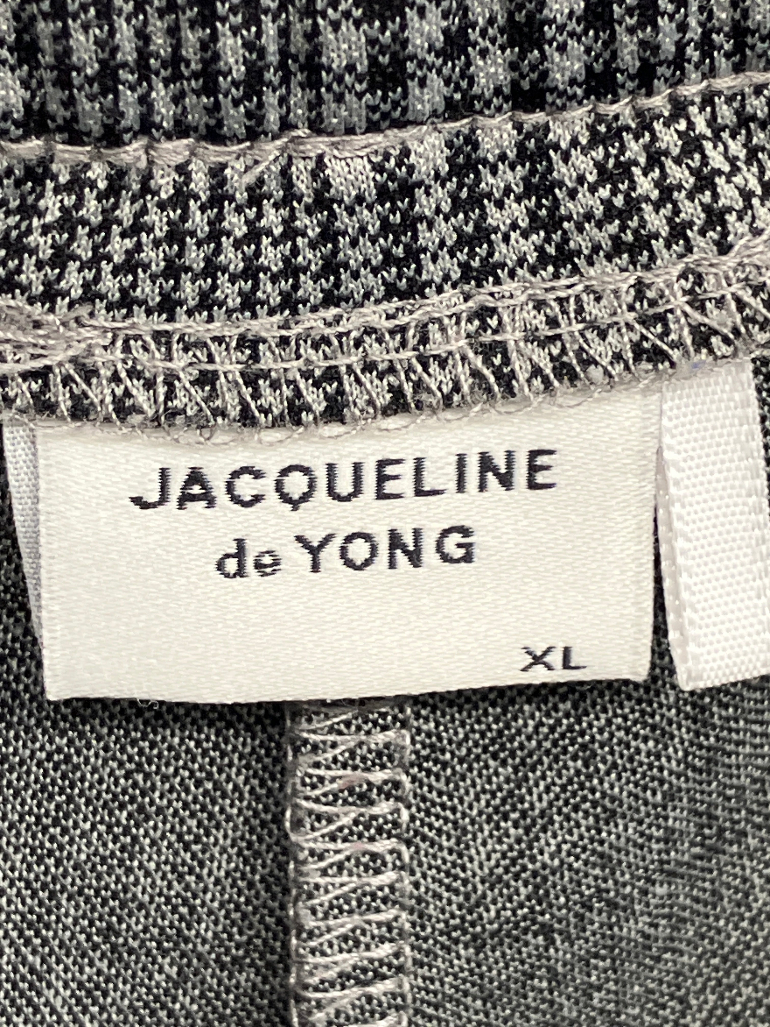 Jacqueline de Yong Bukser
