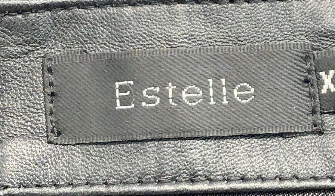 Estelle Jakke