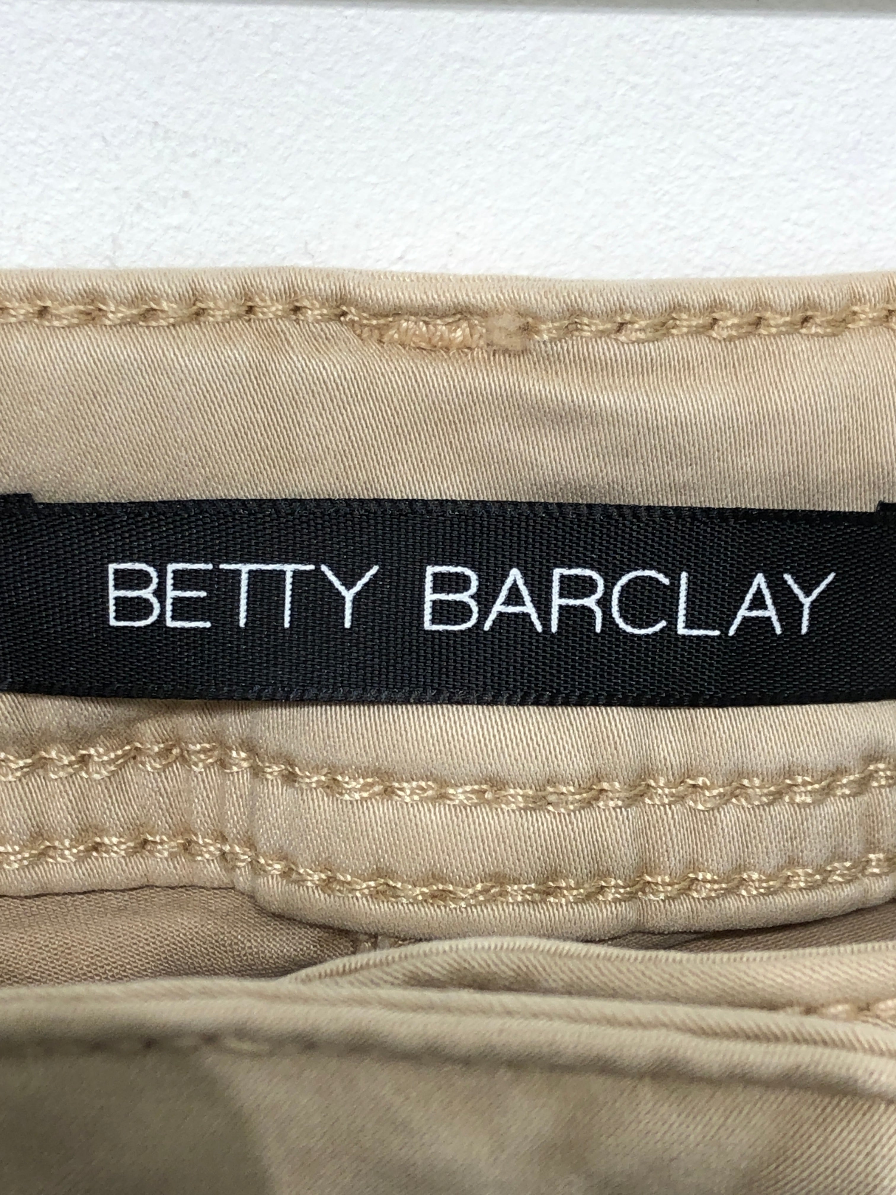 Betty Barclay Bukser
