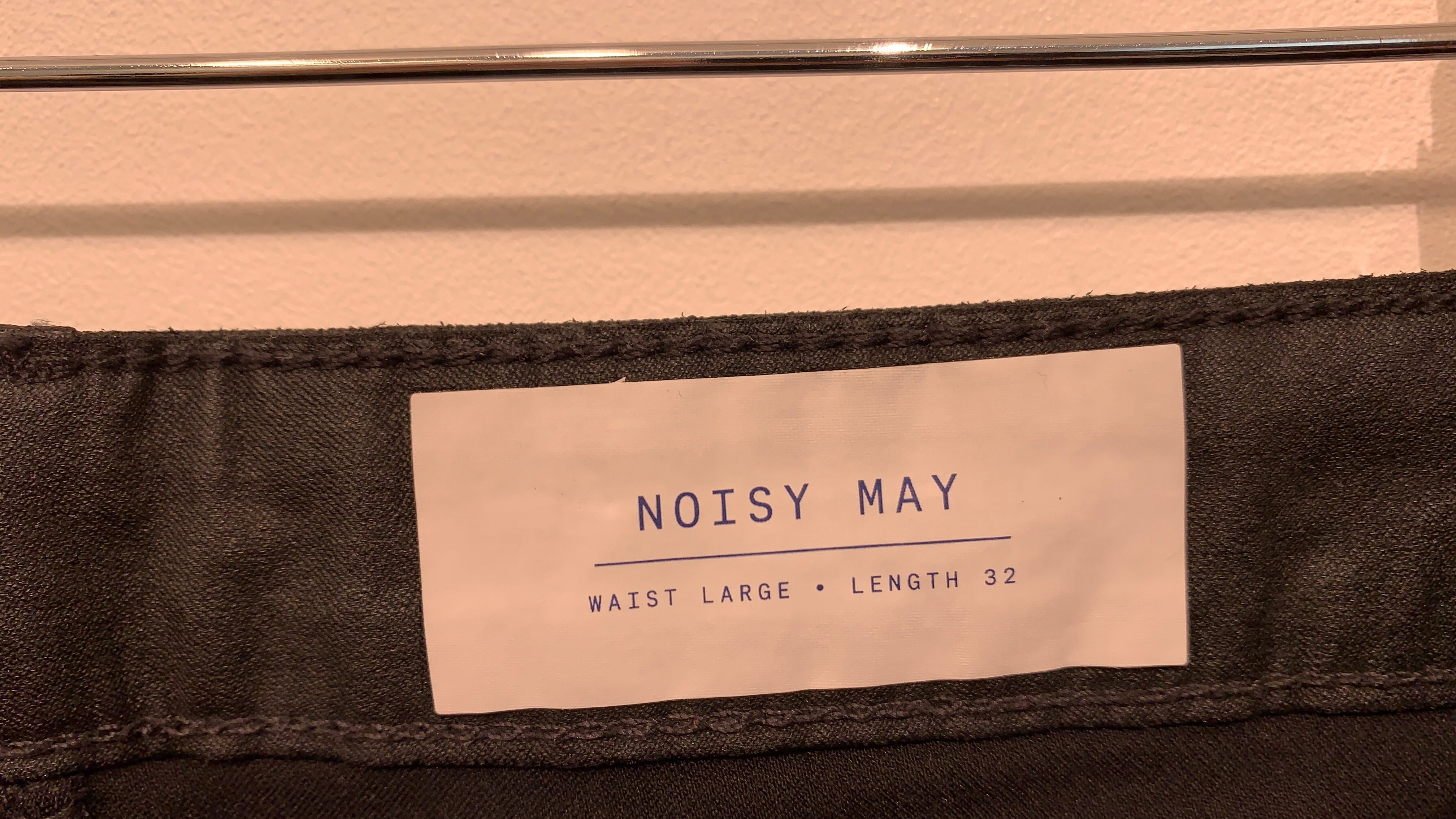 Noisy May Bukser