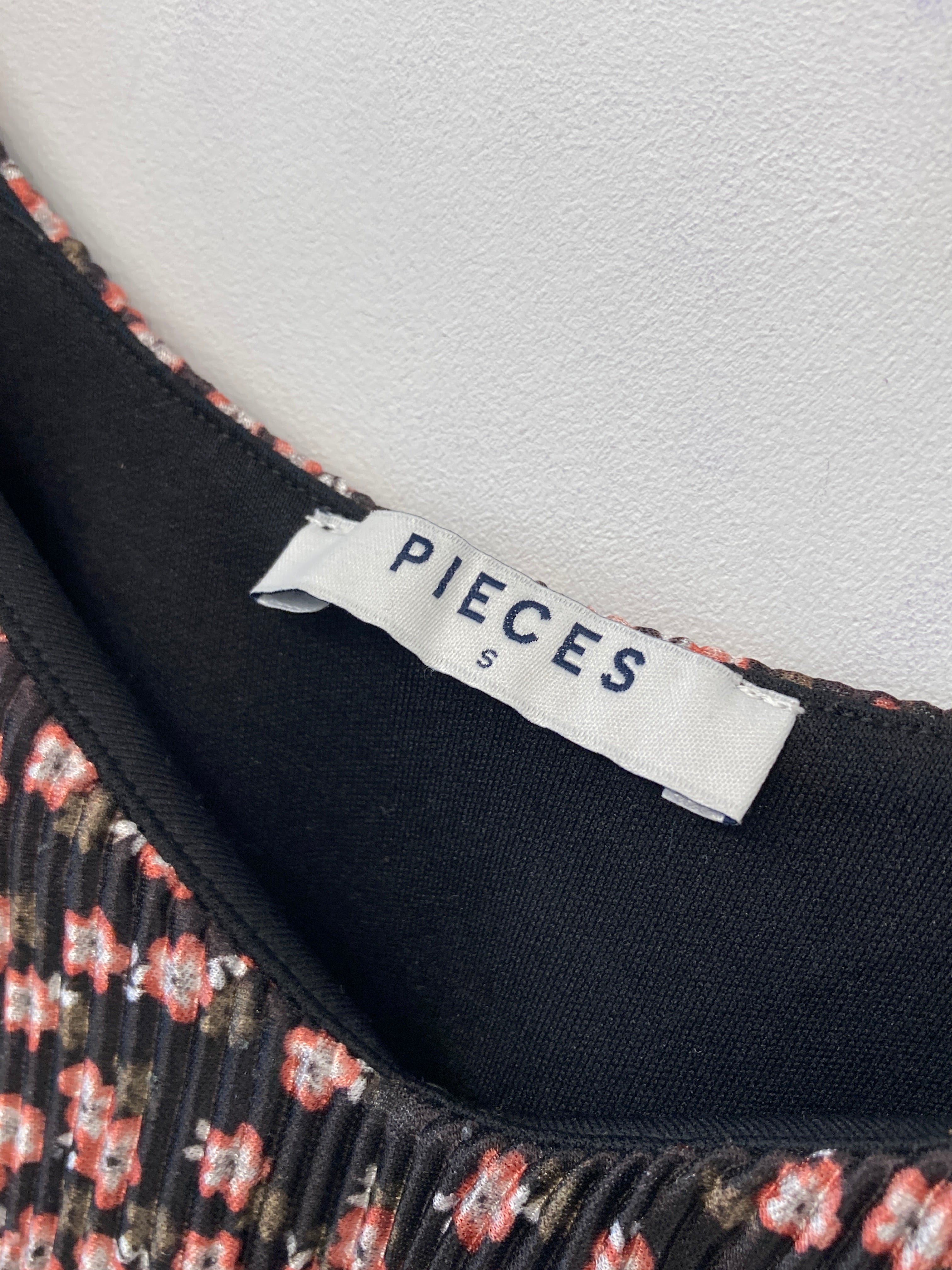 Pieces Top