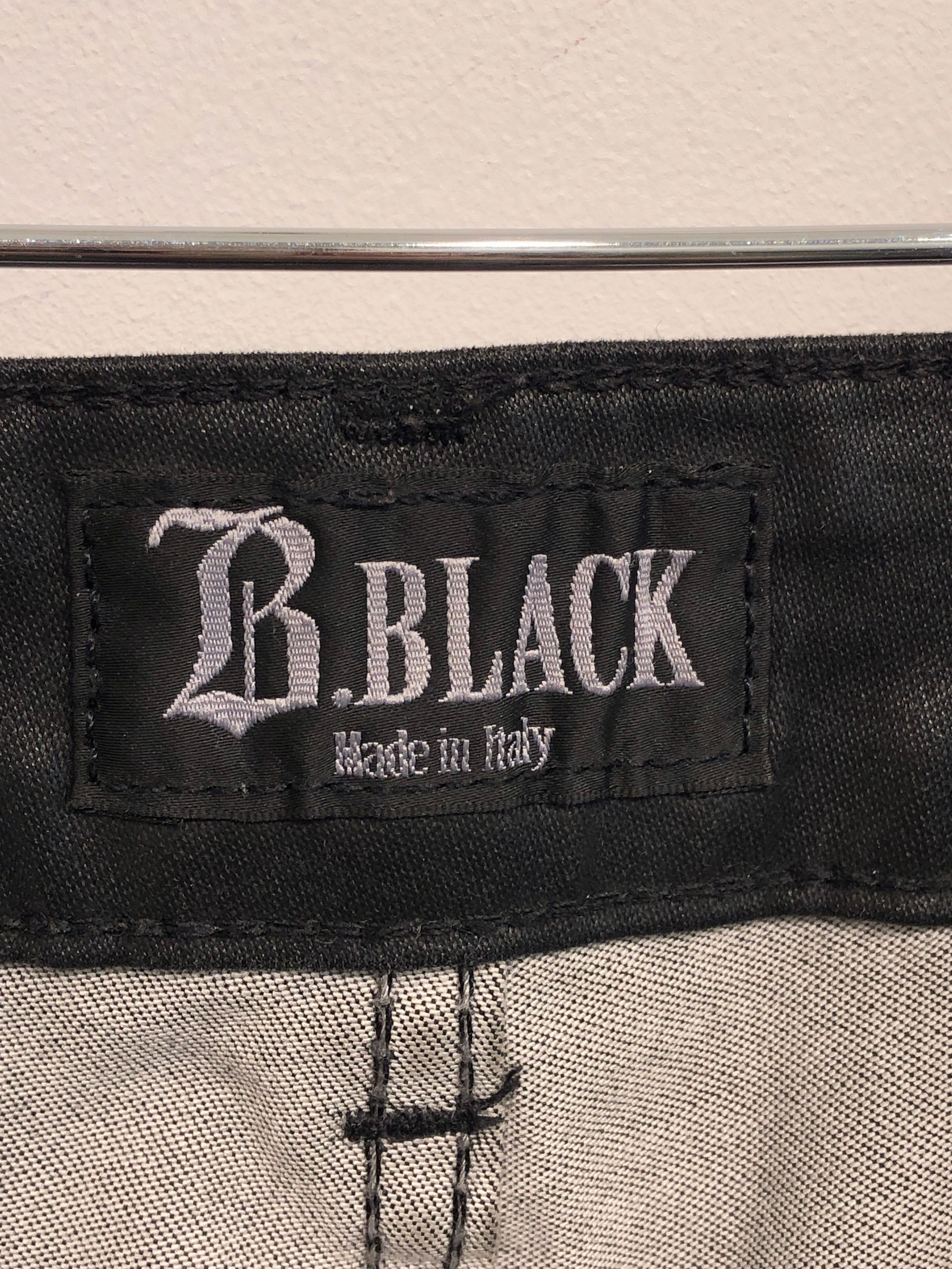 B.Black Bukser