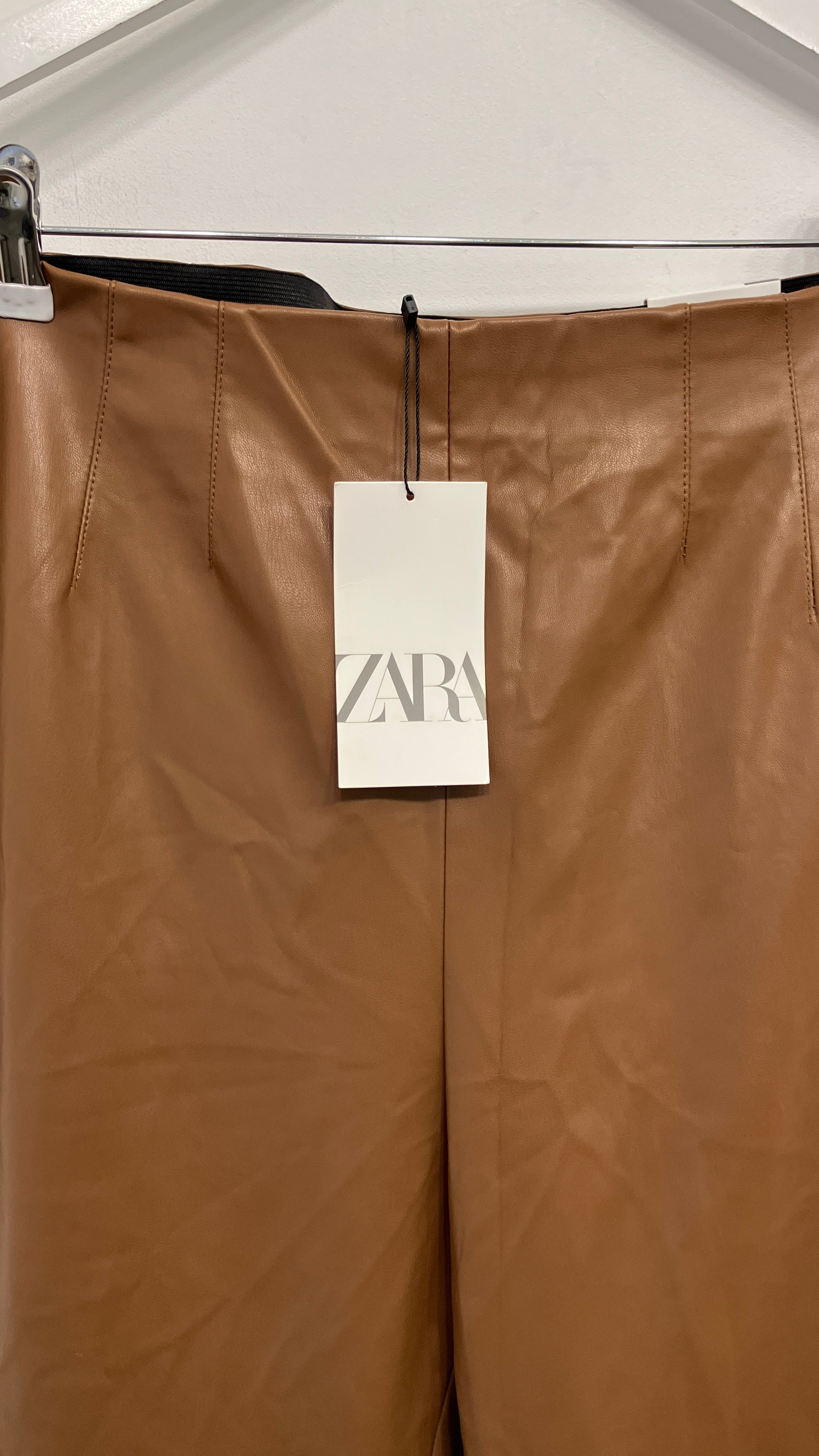 Zara Bukser