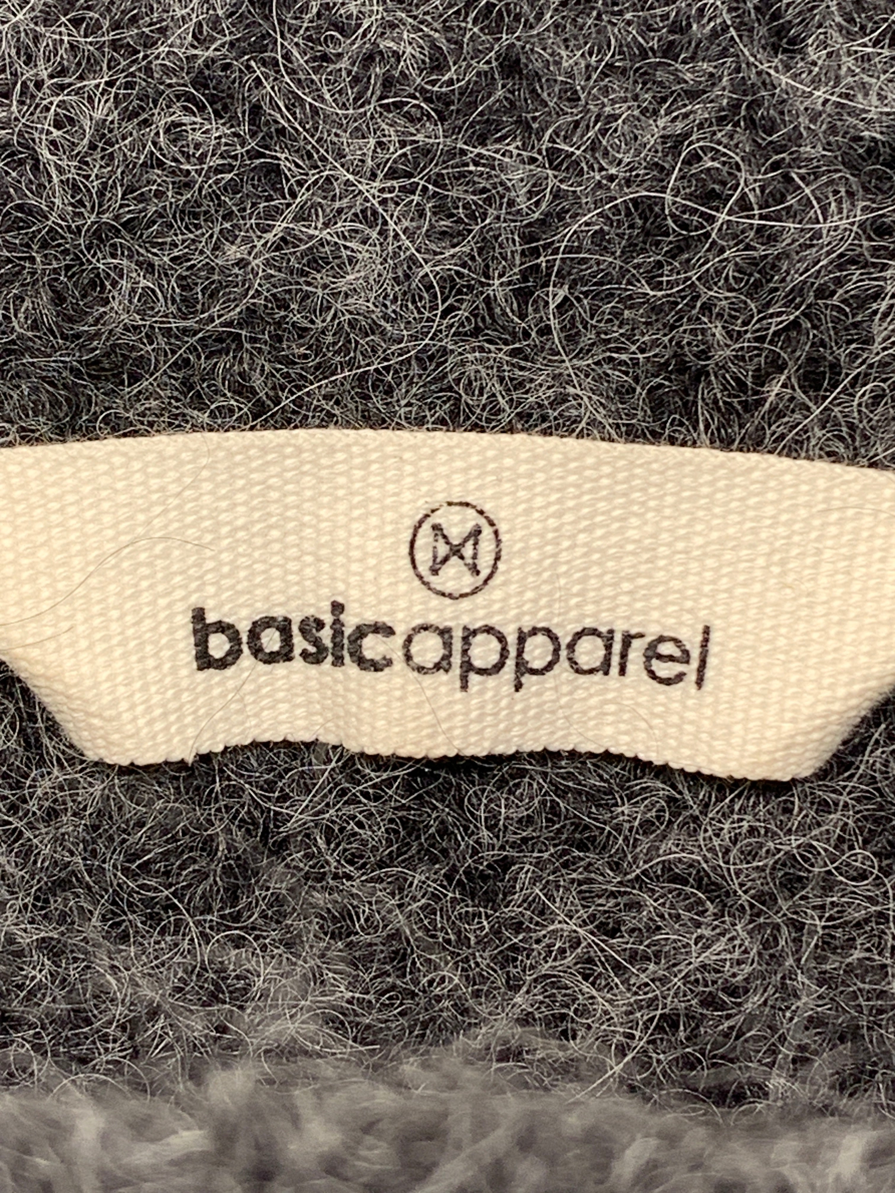 Basic Apparel Strik