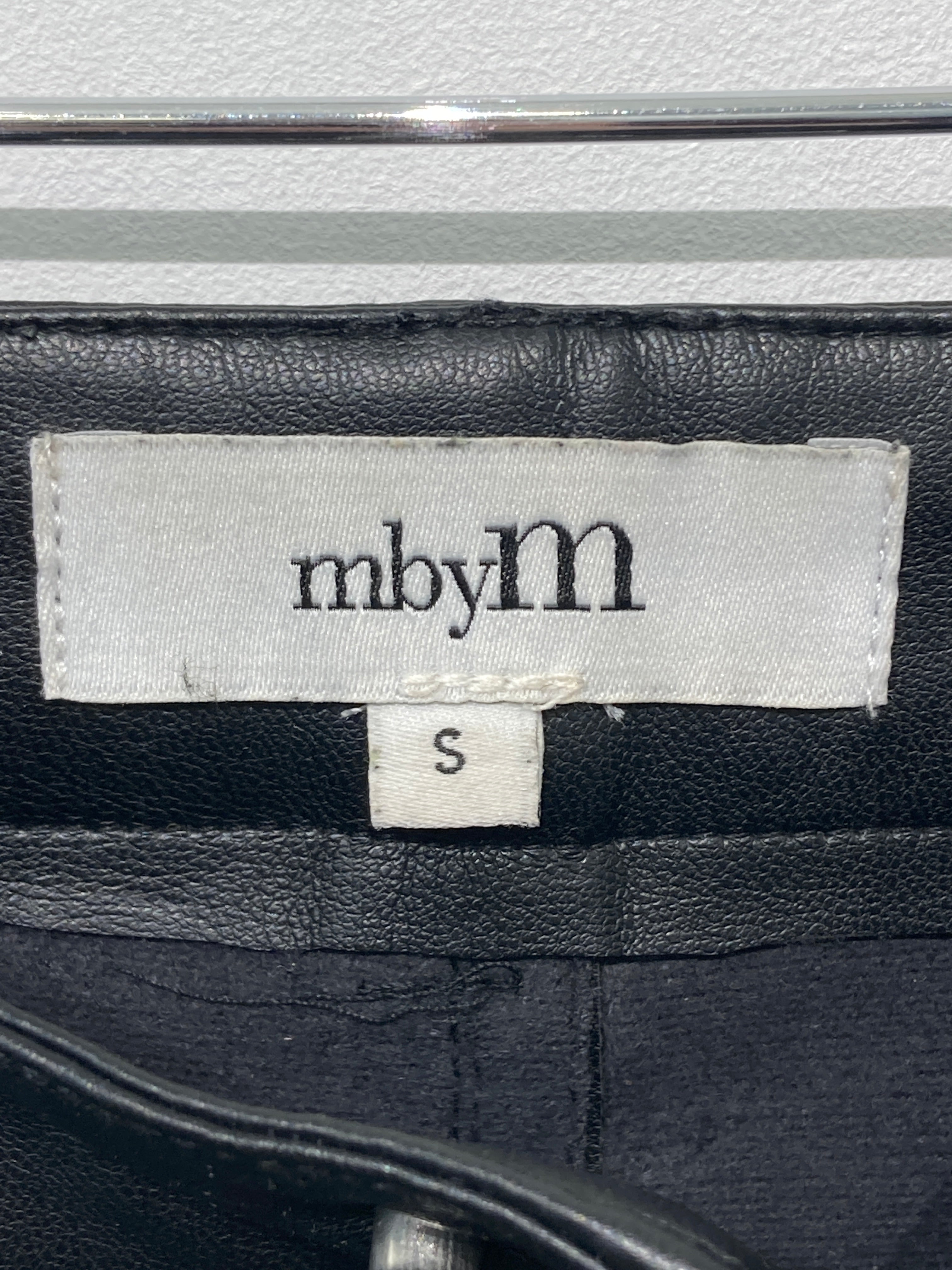 M by M Bukser