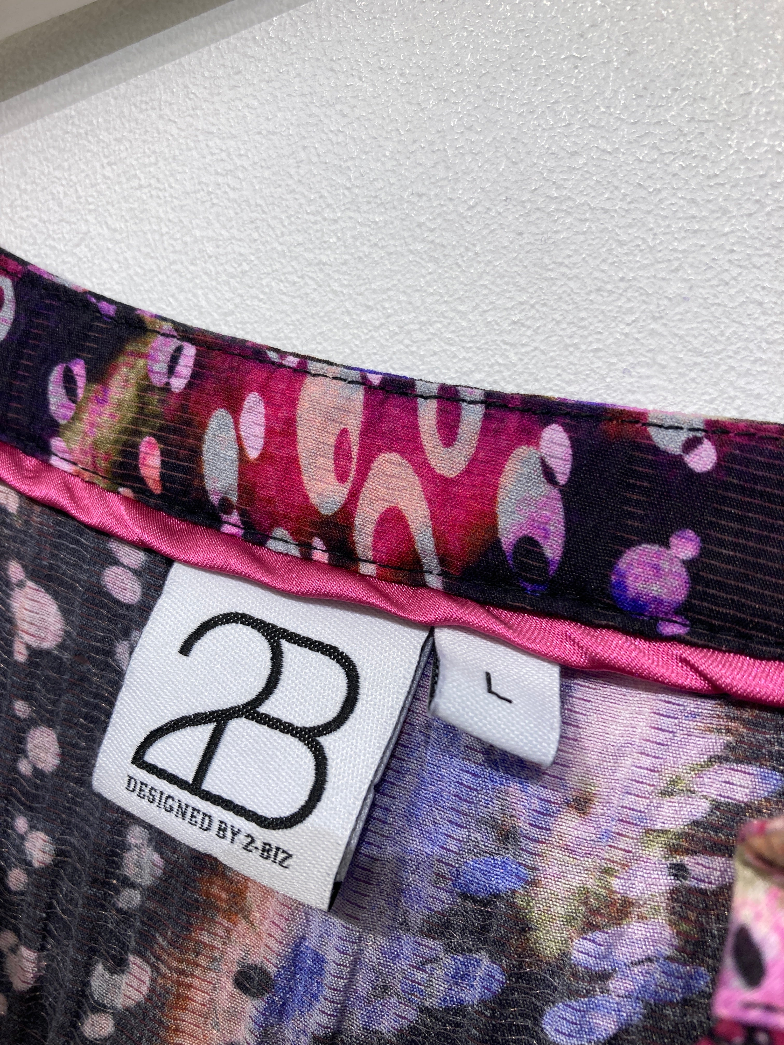 Designed by 2-Biz Bluse