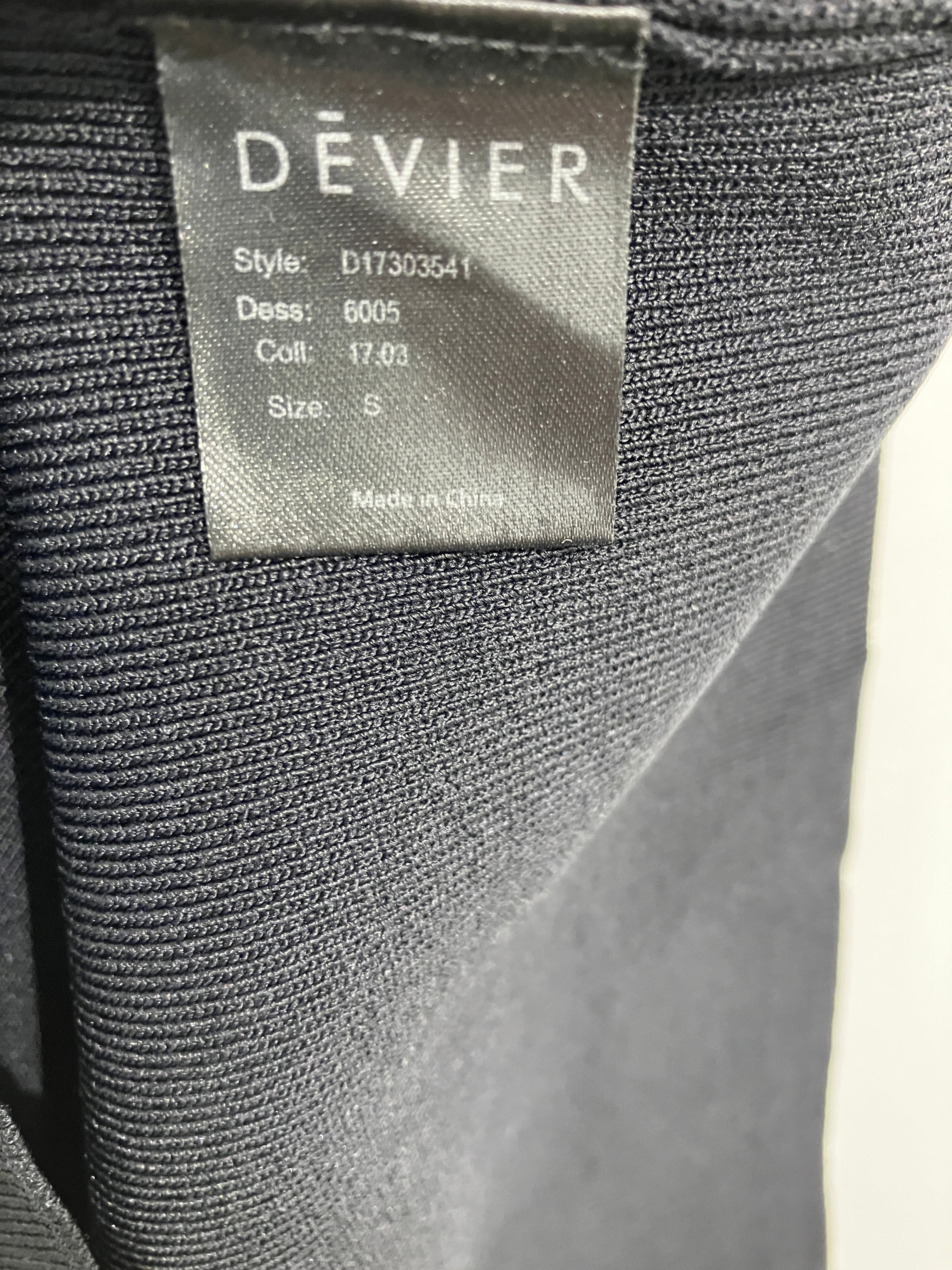 Dévier Nederdel