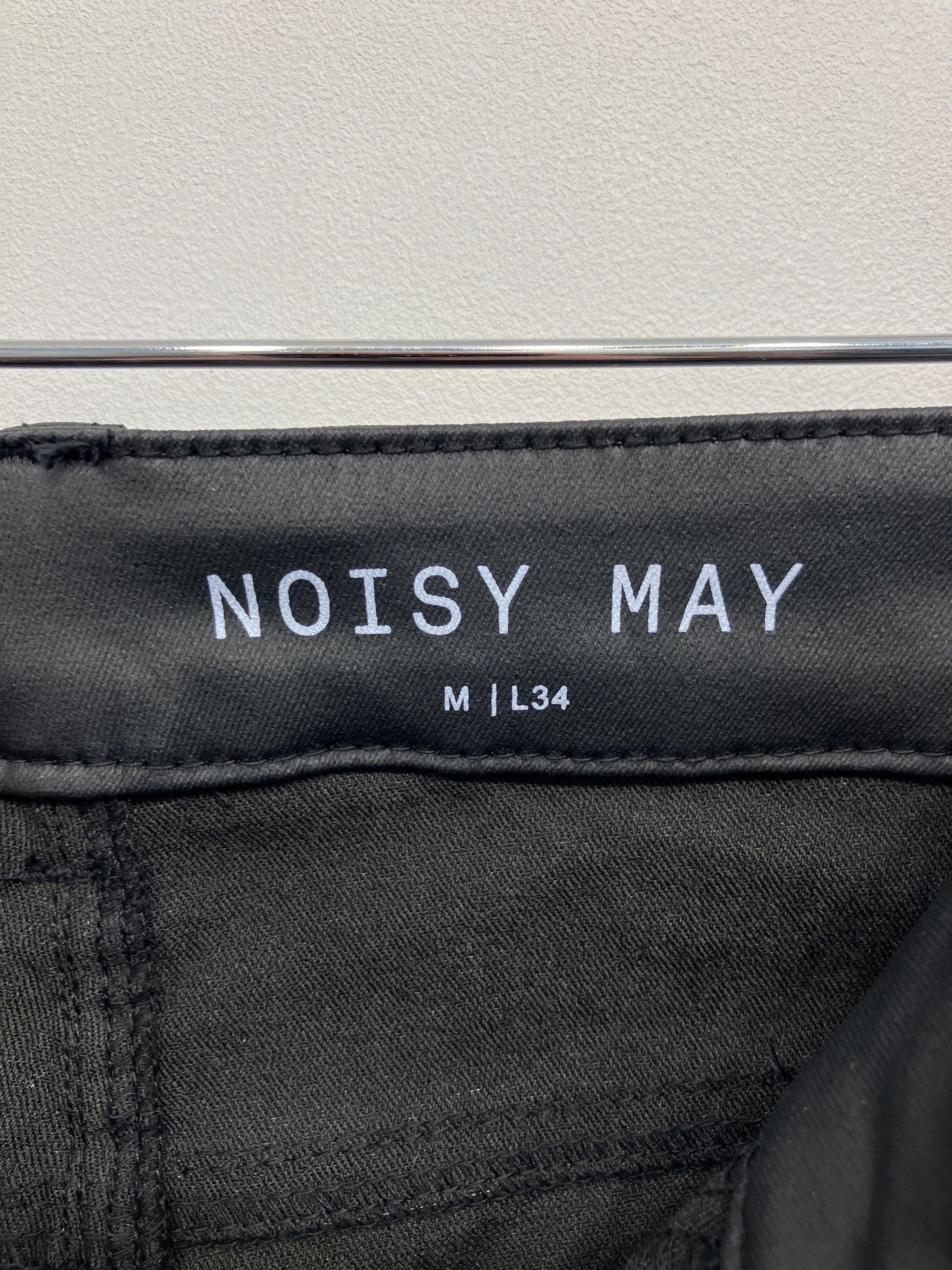 Nosiy May Bukser