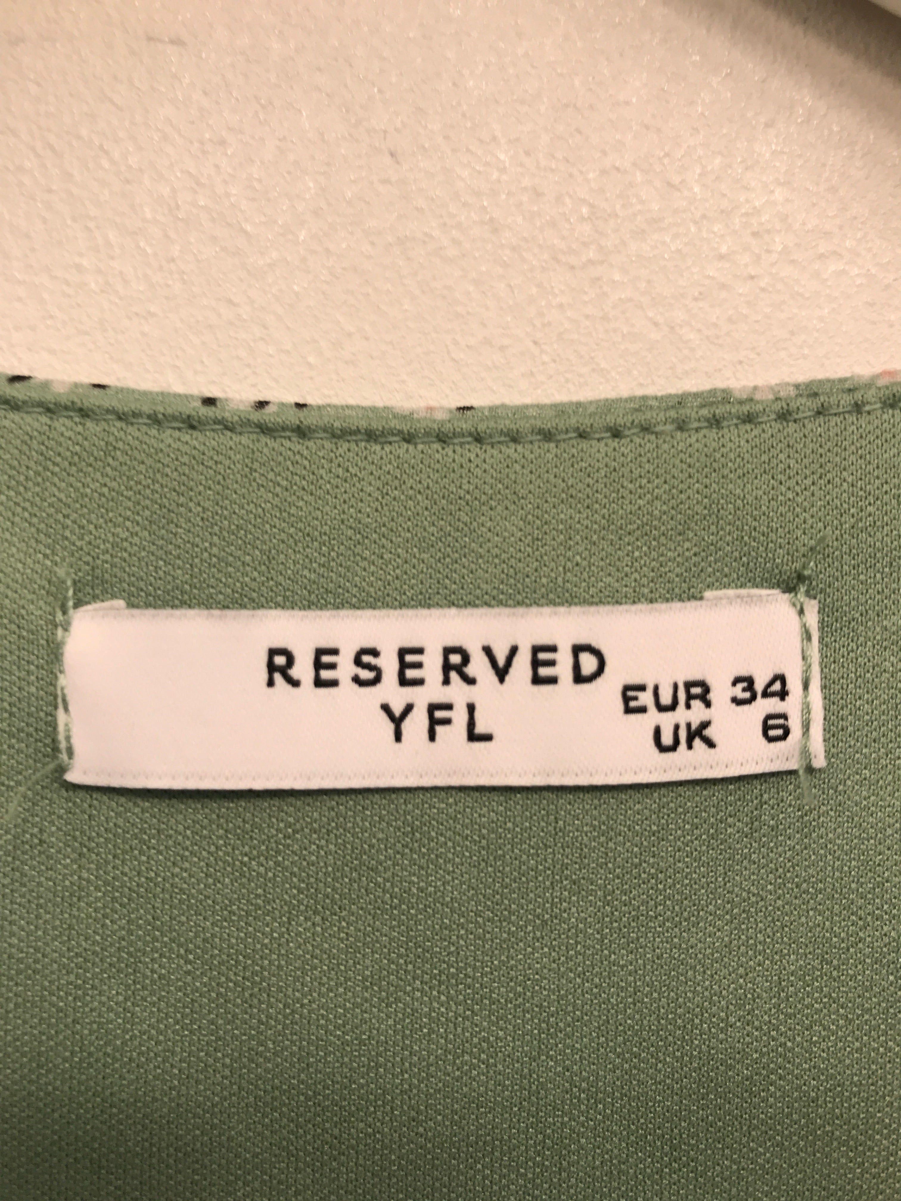 Reserved kjole