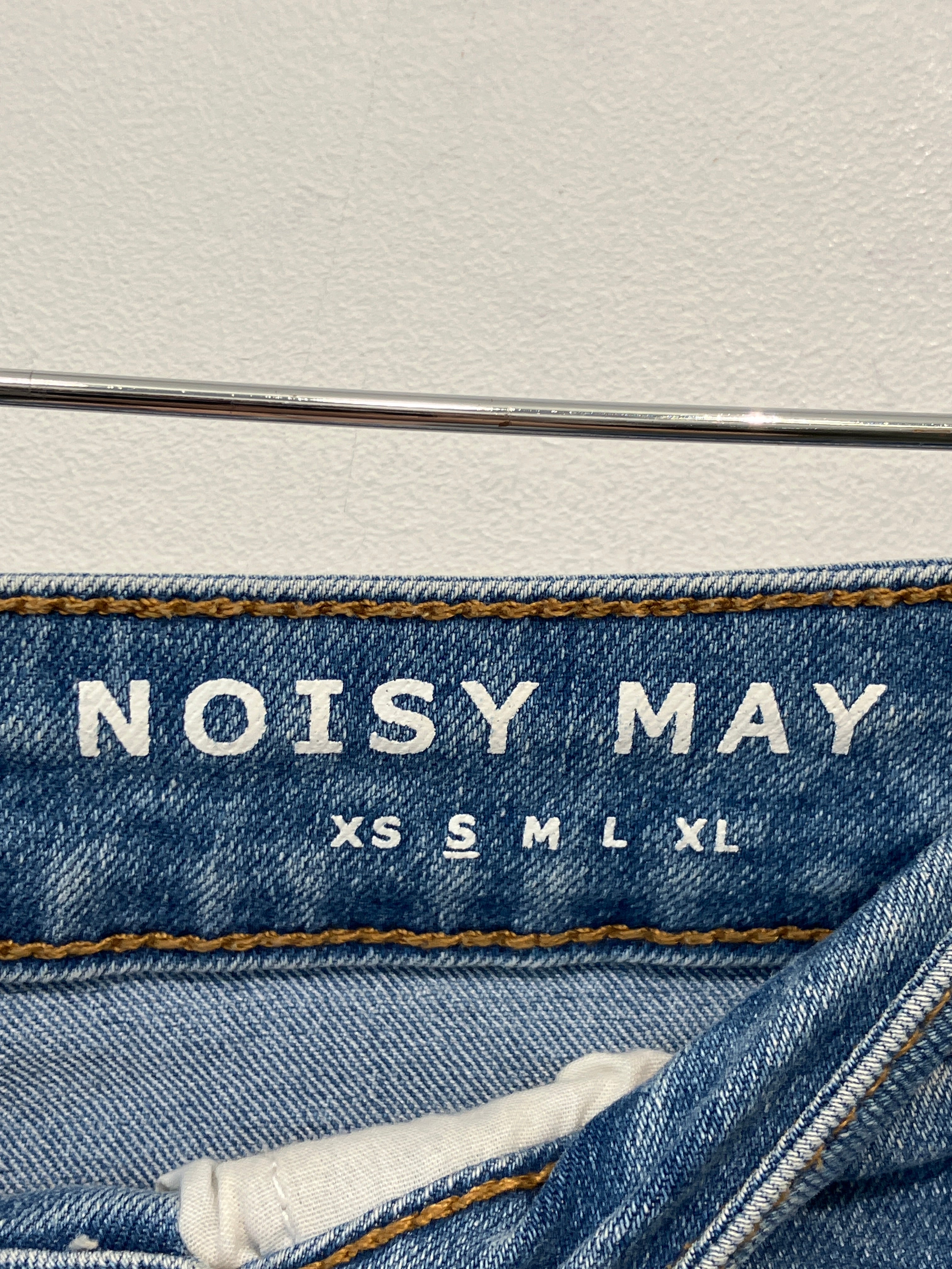 Noisy May Nederdel