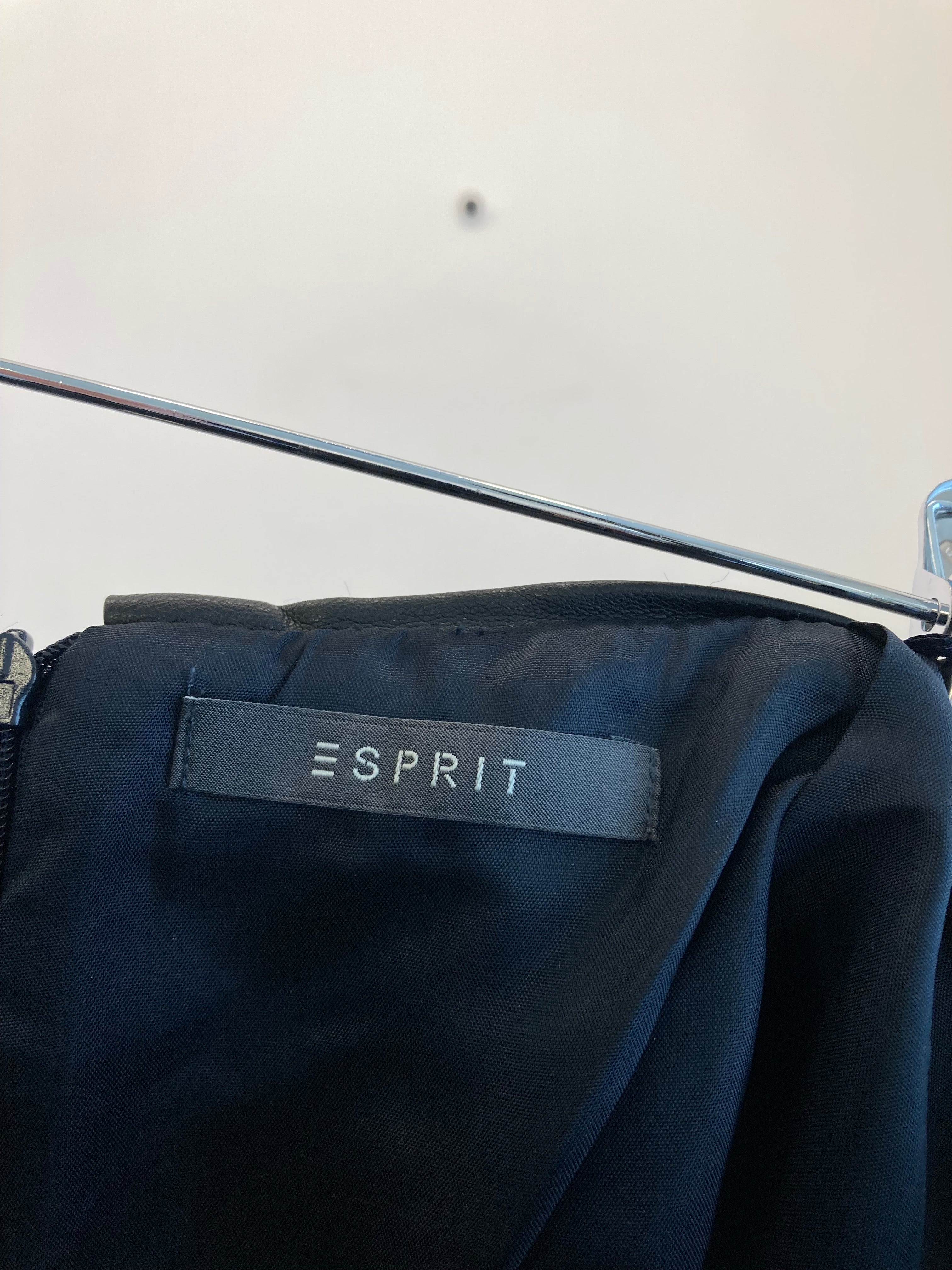 Esprit Nederdel
