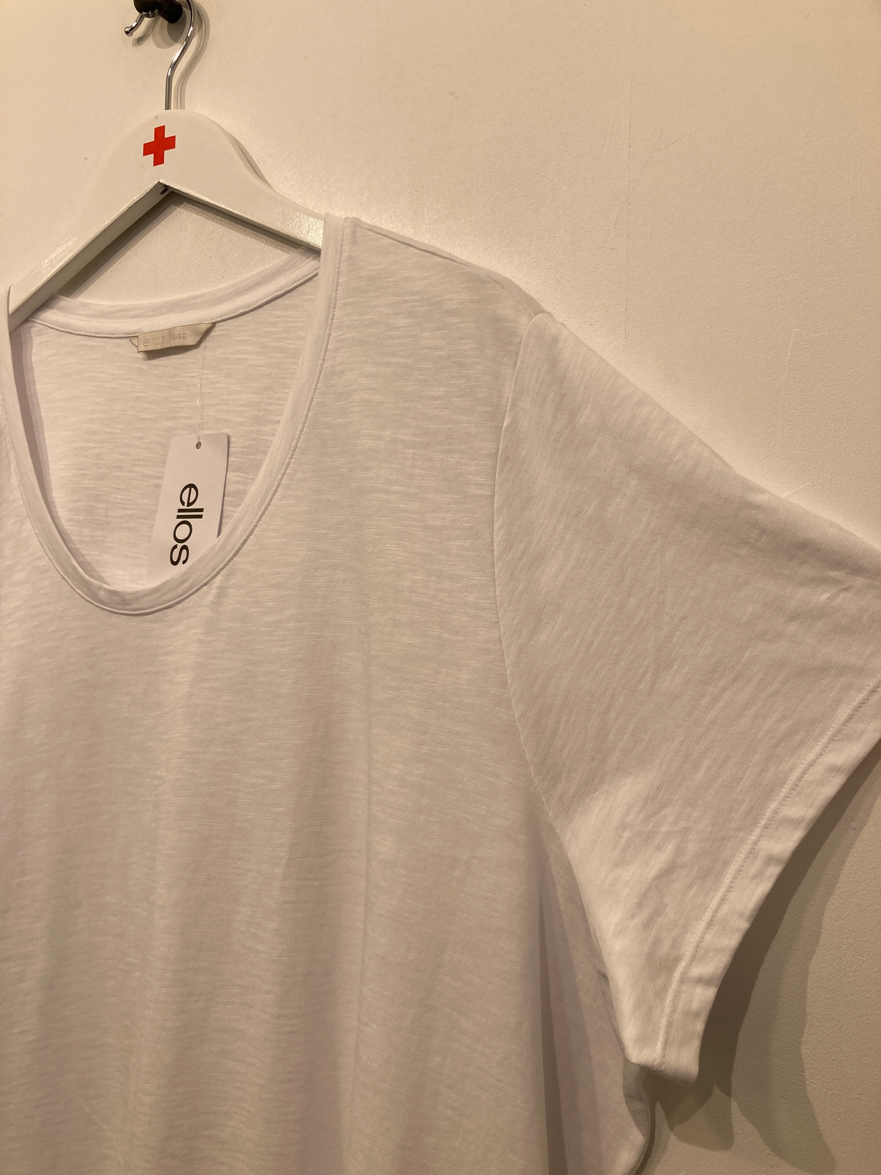 Ellos T-shirt
