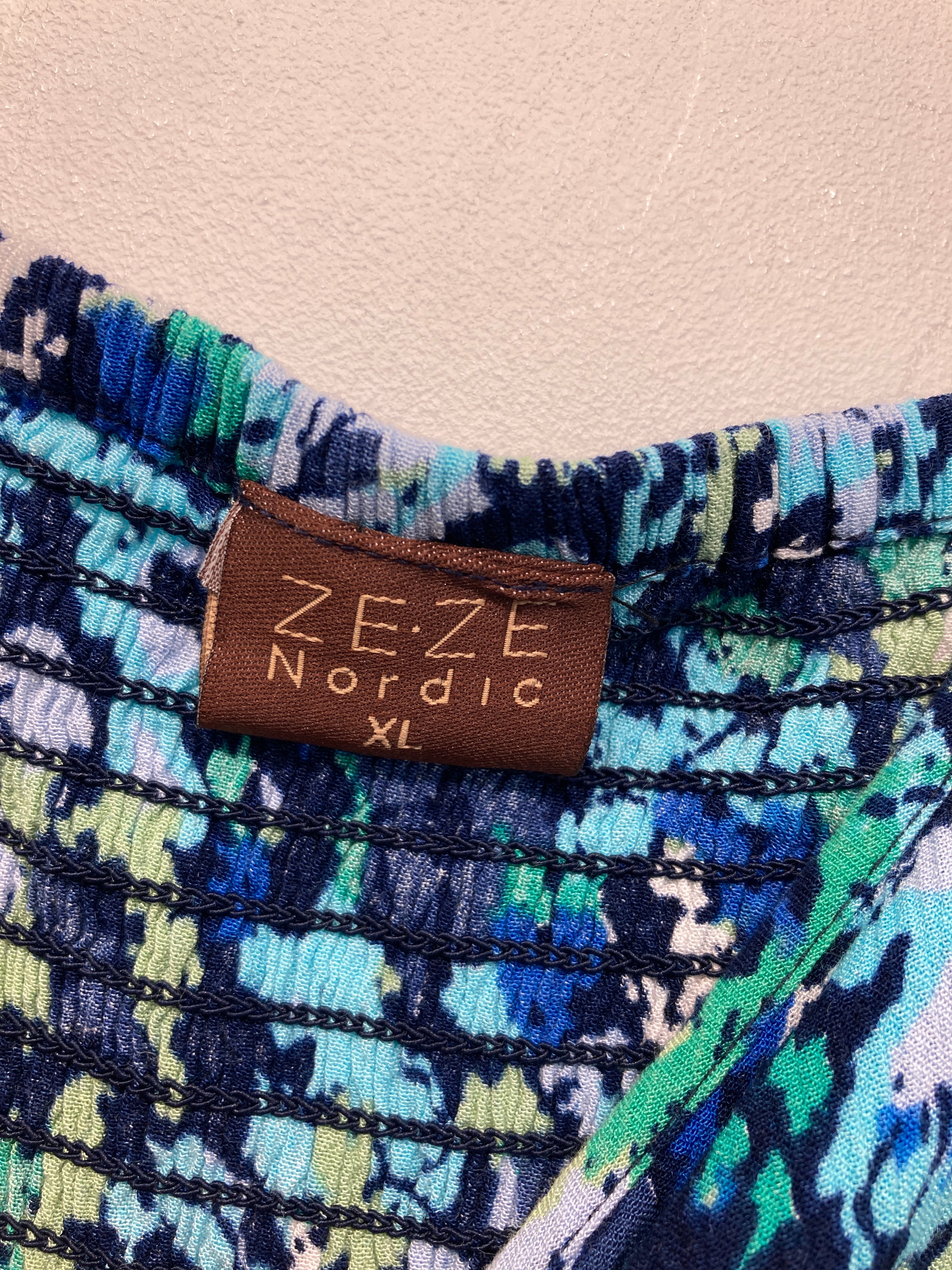 ZEZE Nordic kjole