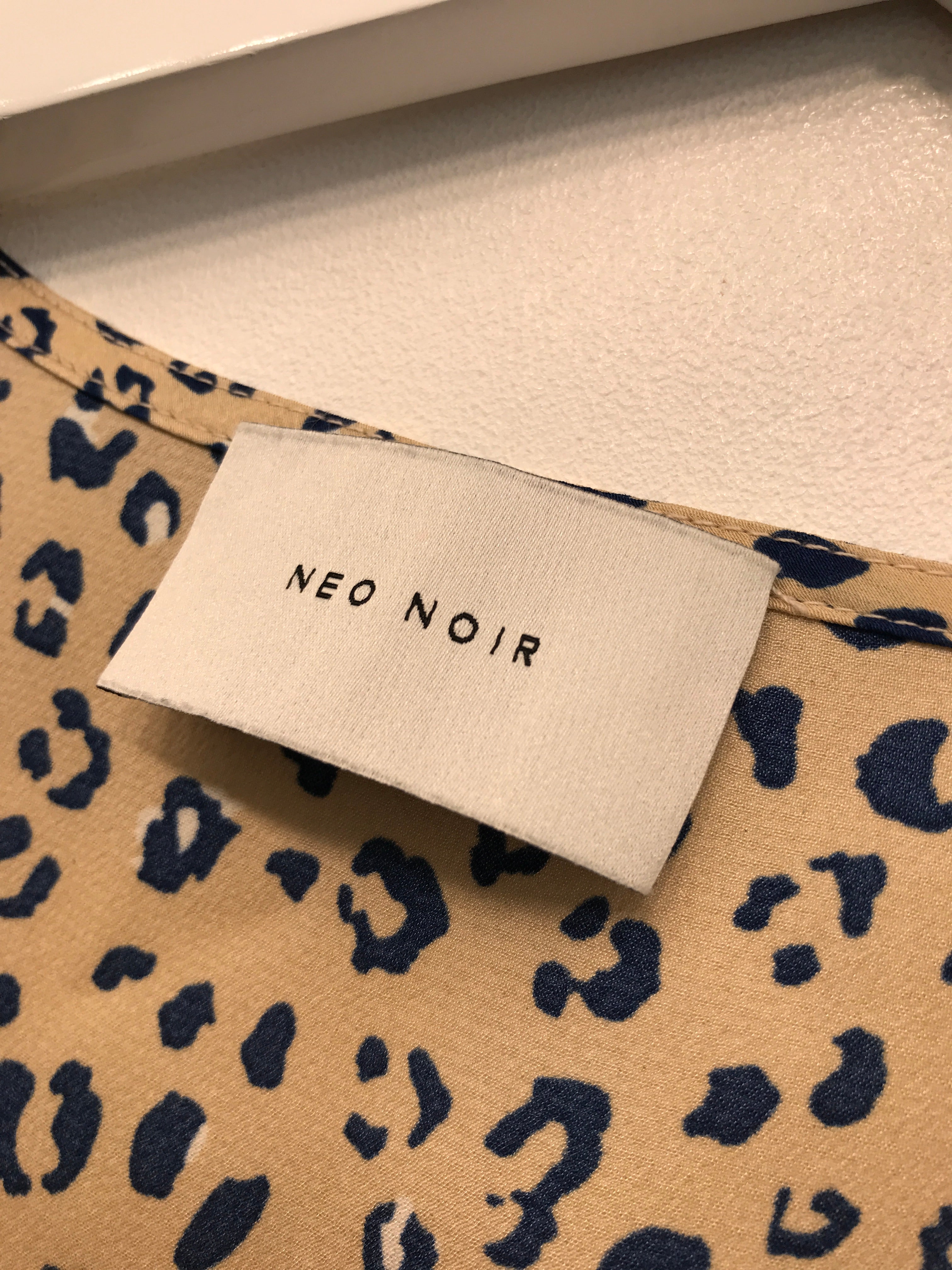 Neo Noir Bluse