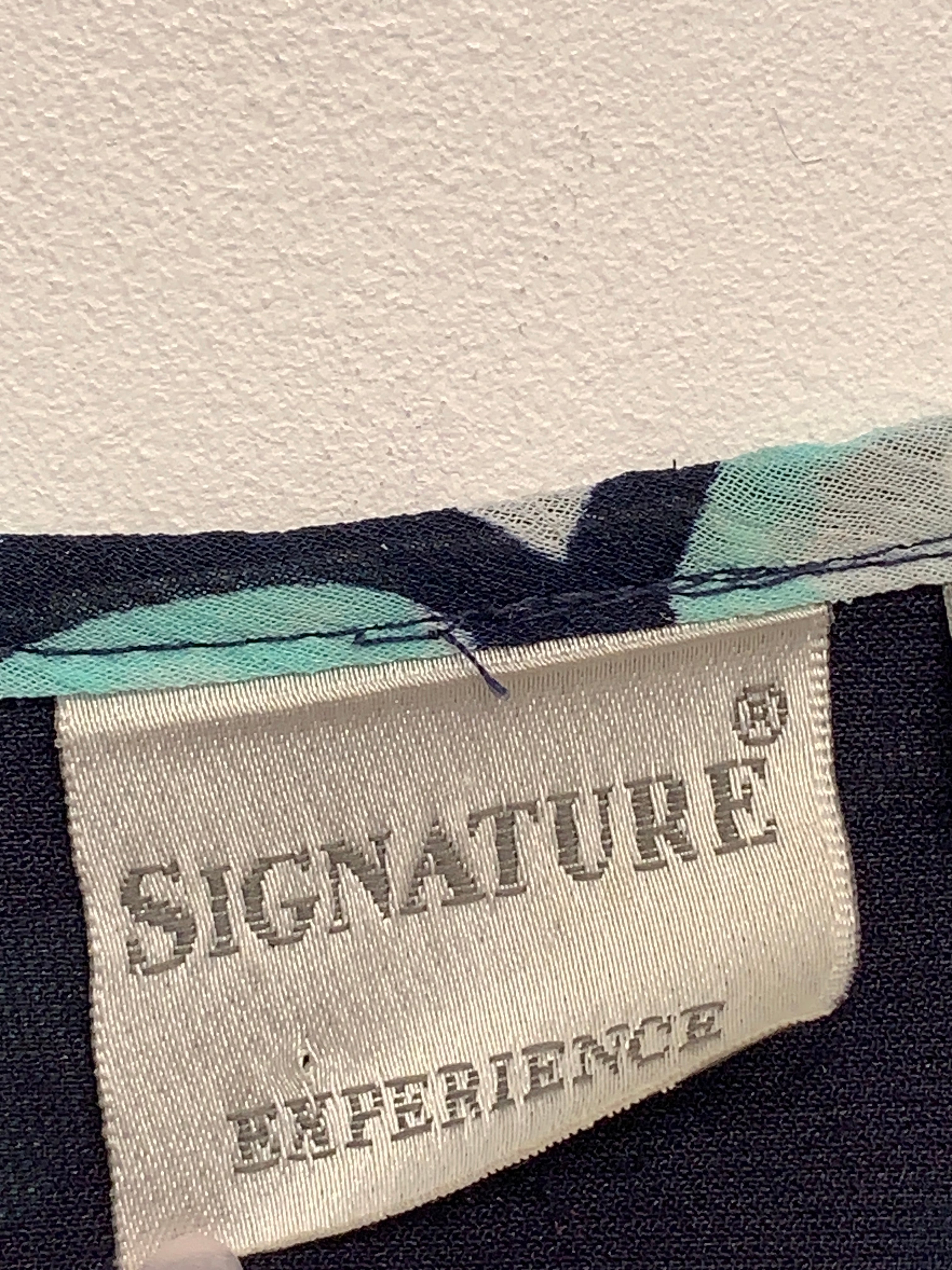 Signature Bluse