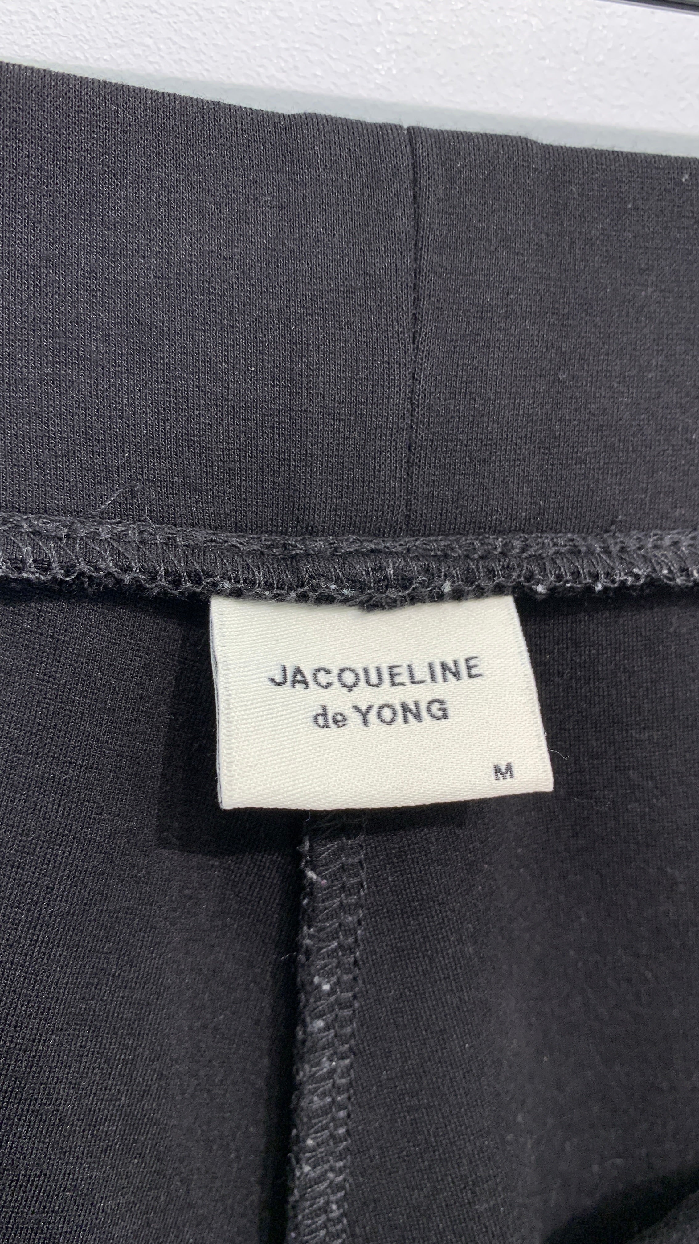 Jacqueline De Yong Bukser