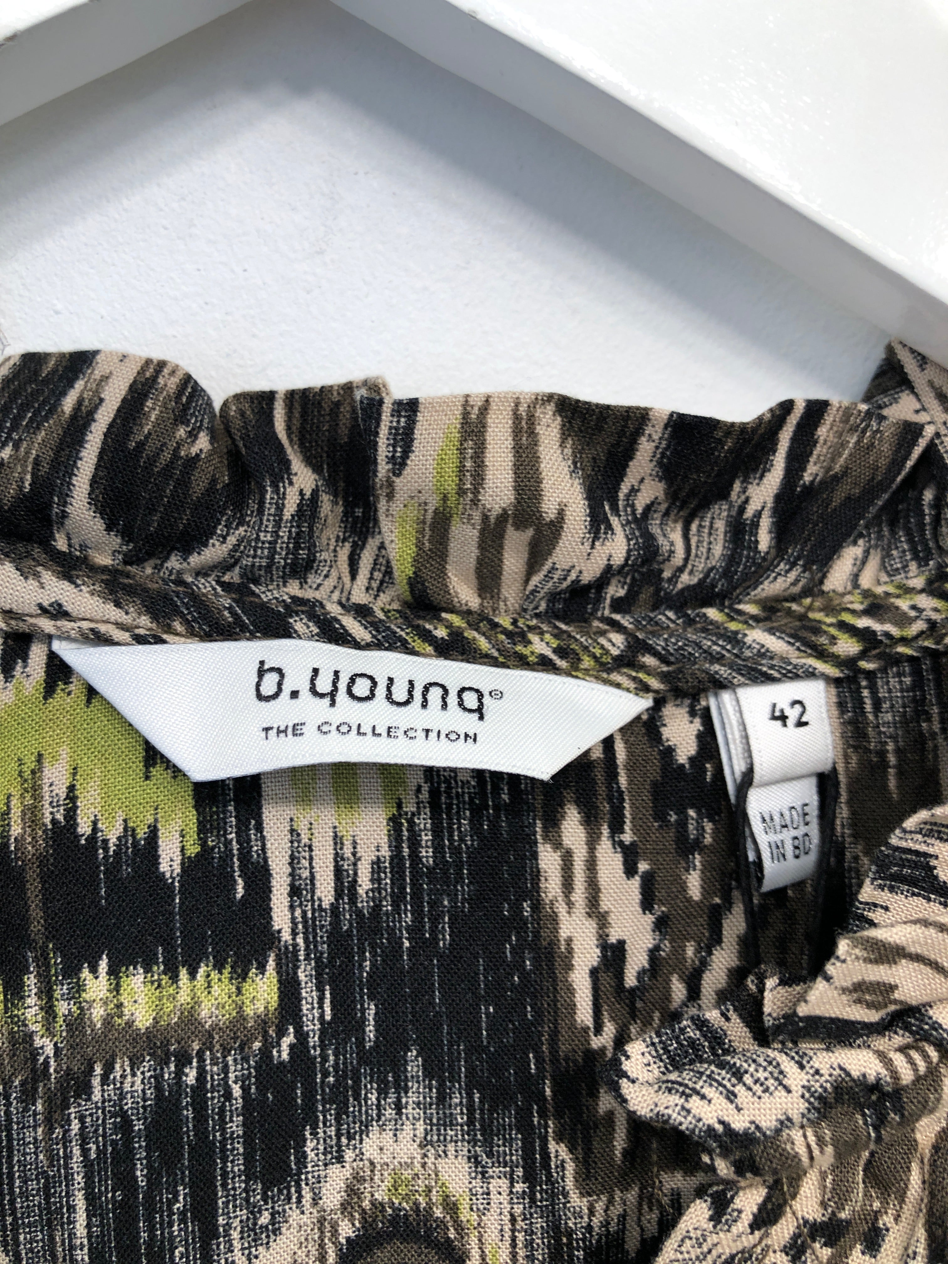 B.Young Bluse