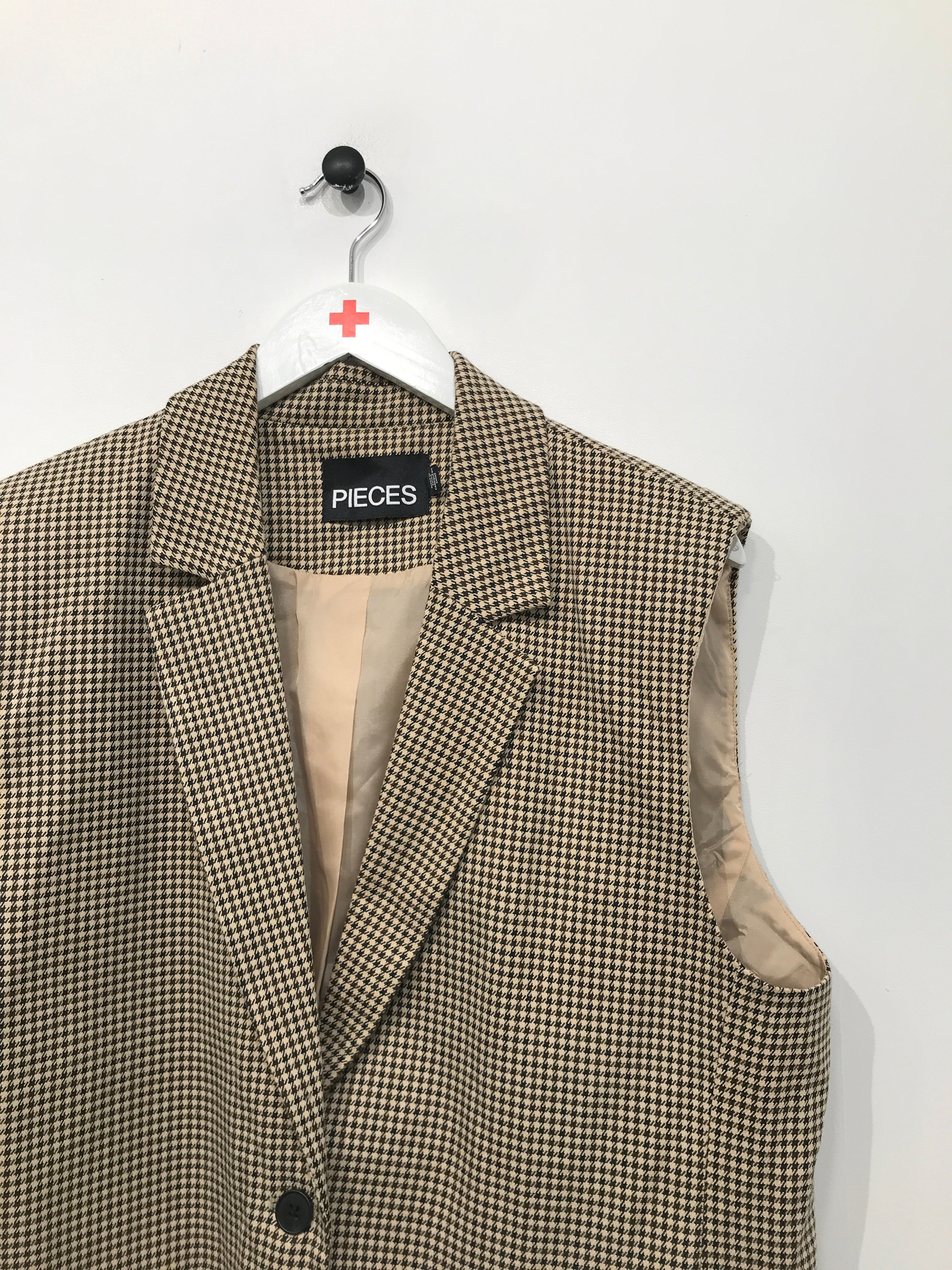 Pieces Vest
